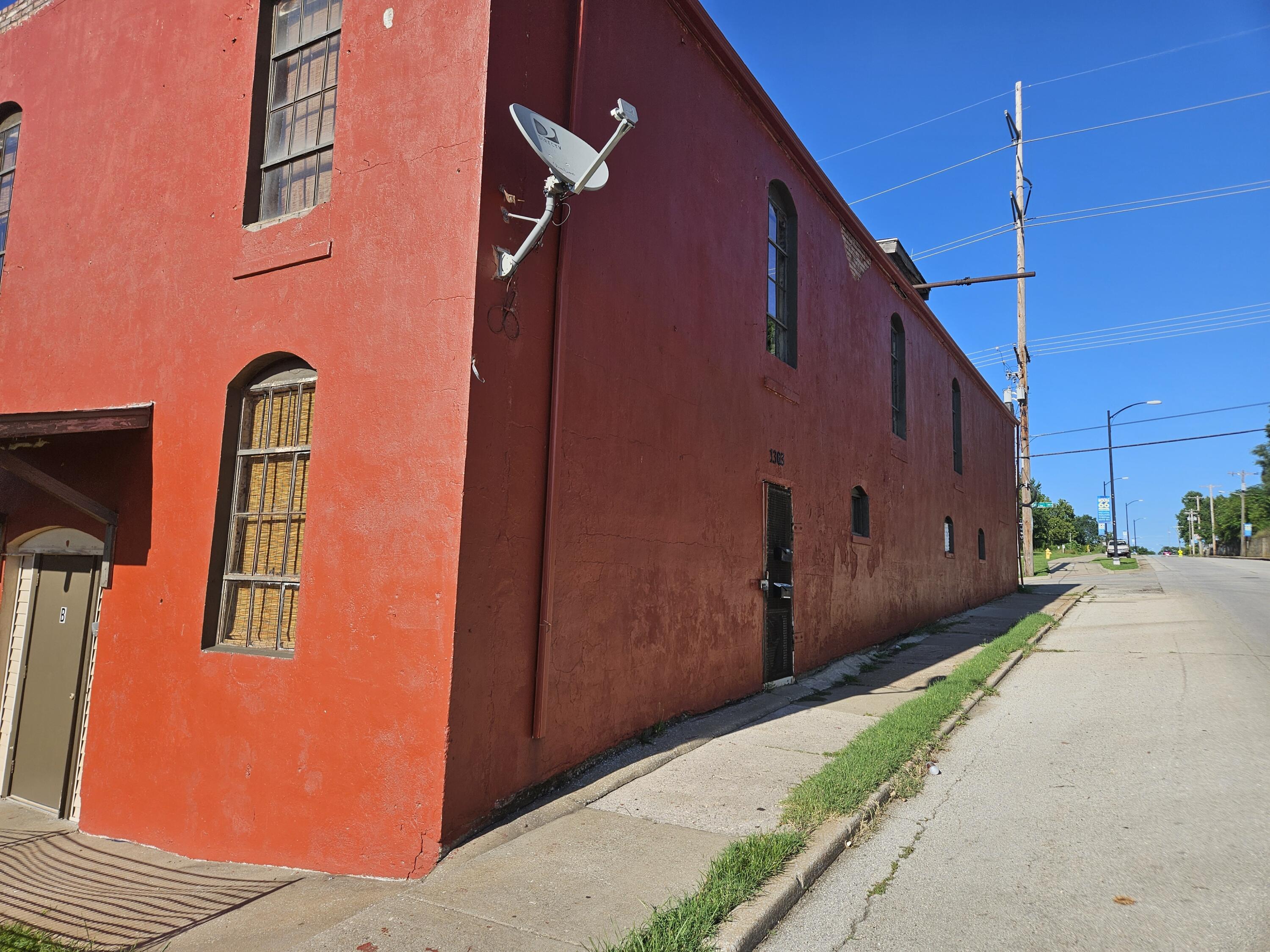 1303 West College Street Property Photo 44