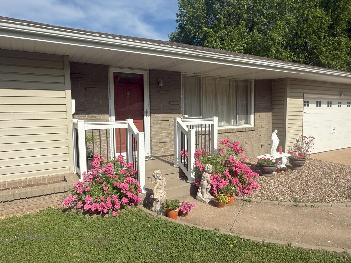 1909 South Nettleton Avenue Property Photo 2