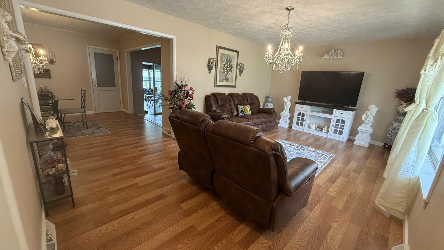 1909 South Nettleton Avenue Property Photo 3