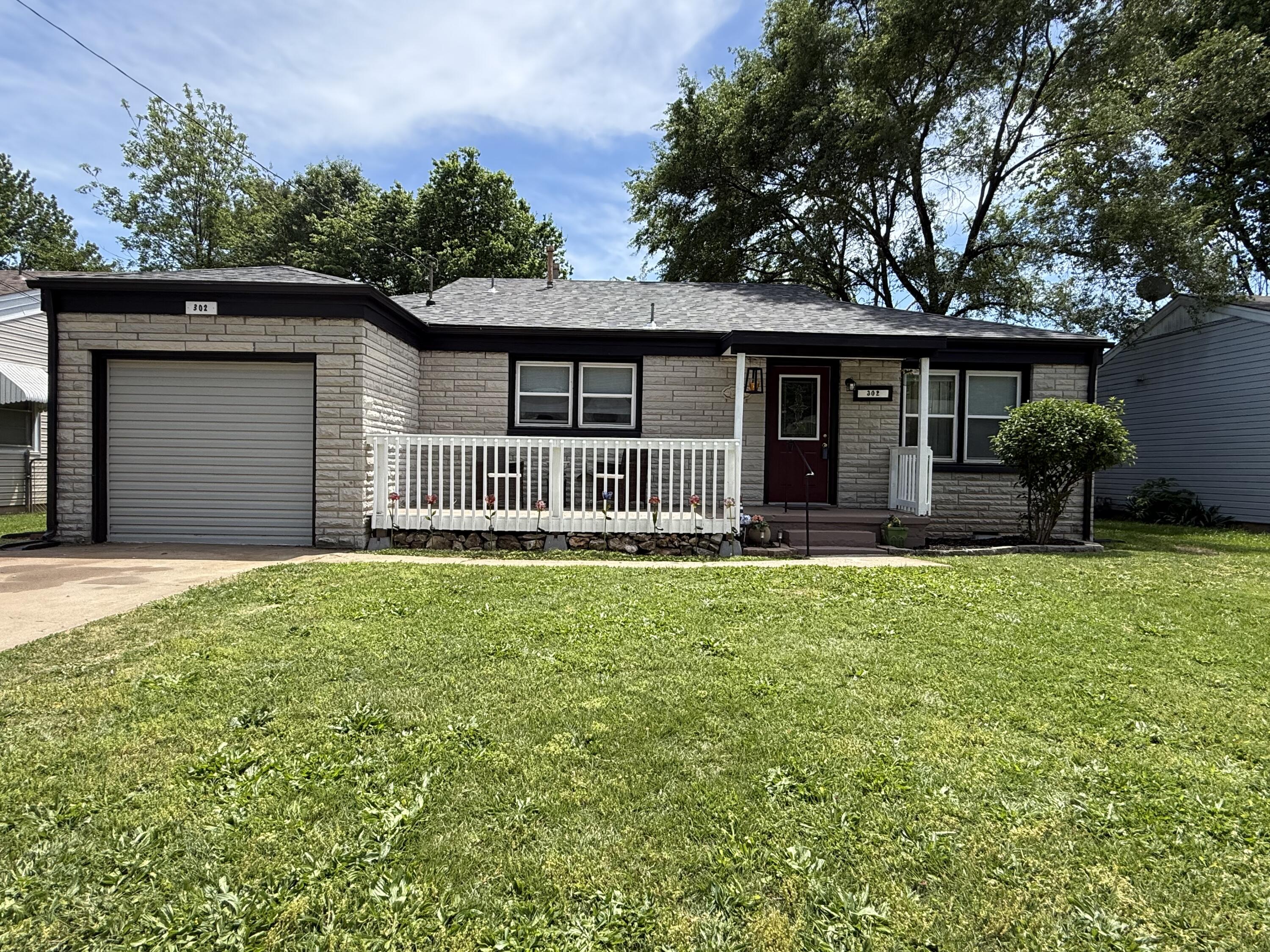 302 East Lindberg Street Property Photo