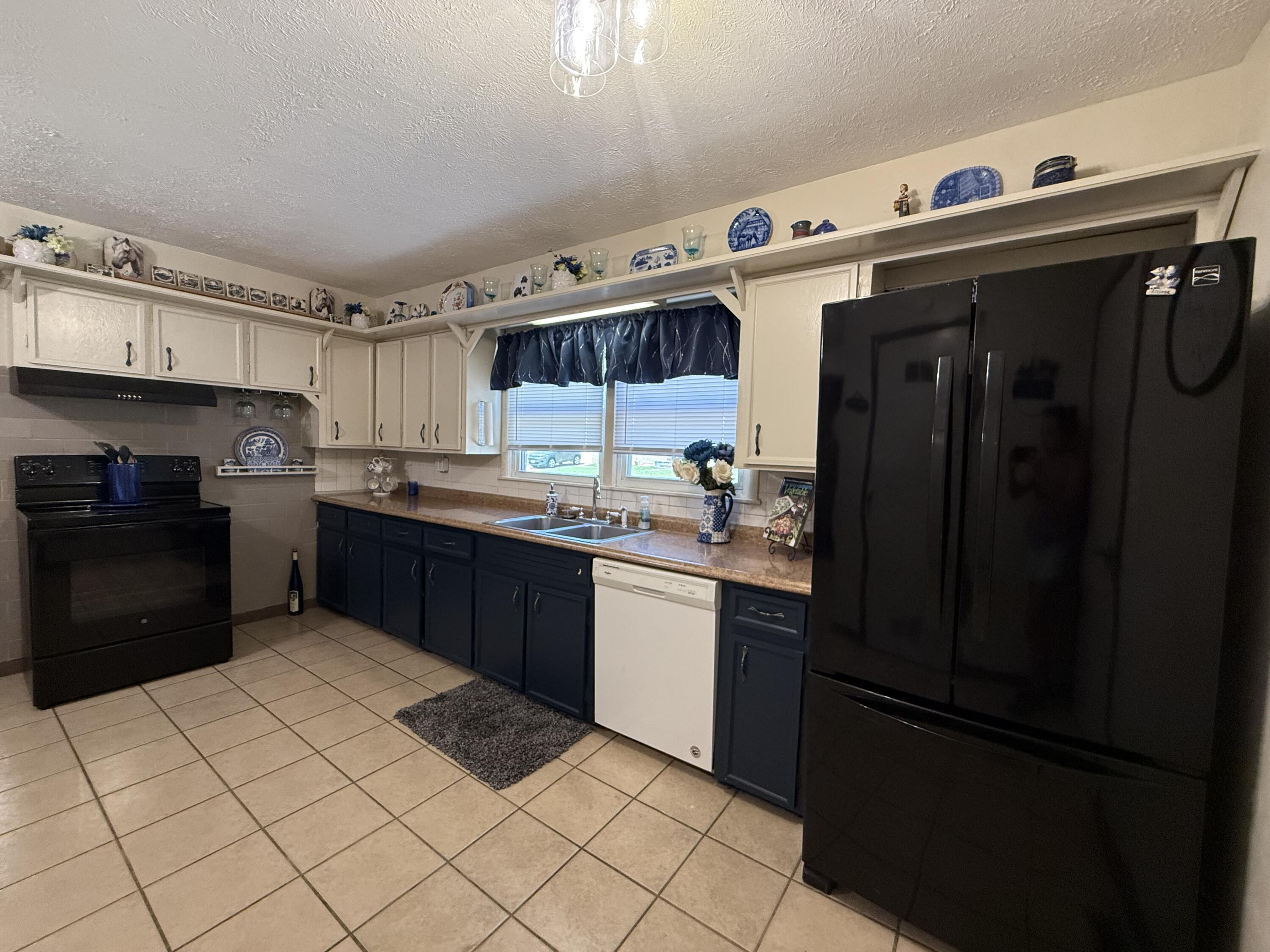 302 East Lindberg Street Property Photo 5