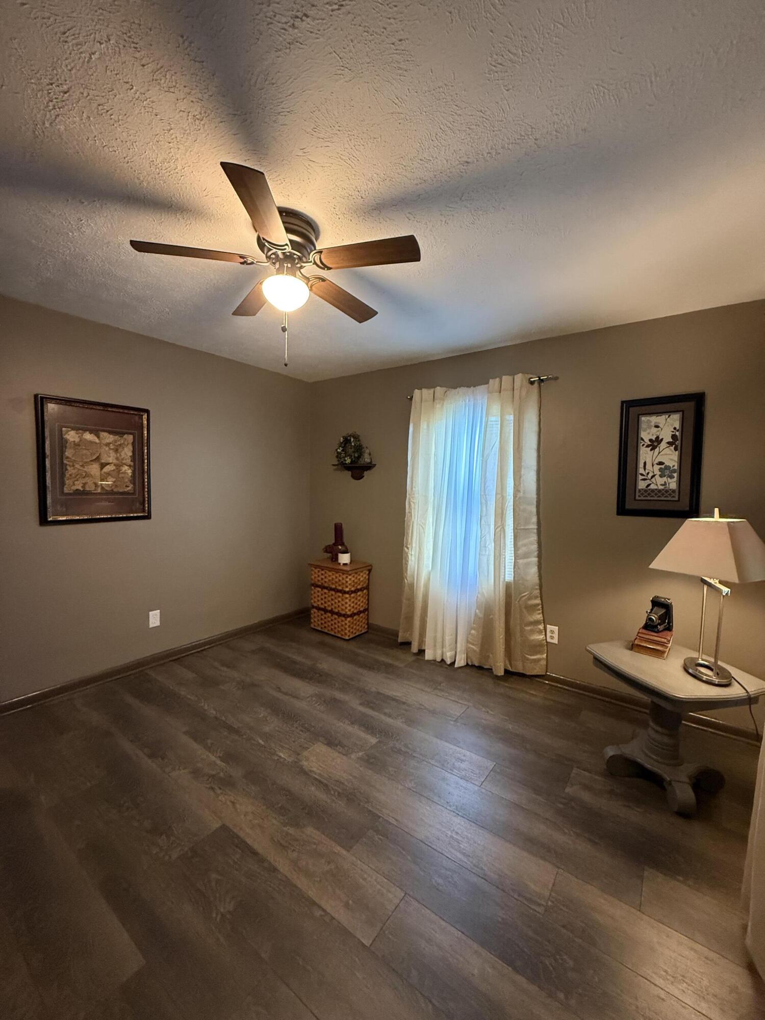 302 East Lindberg Street Property Photo 16