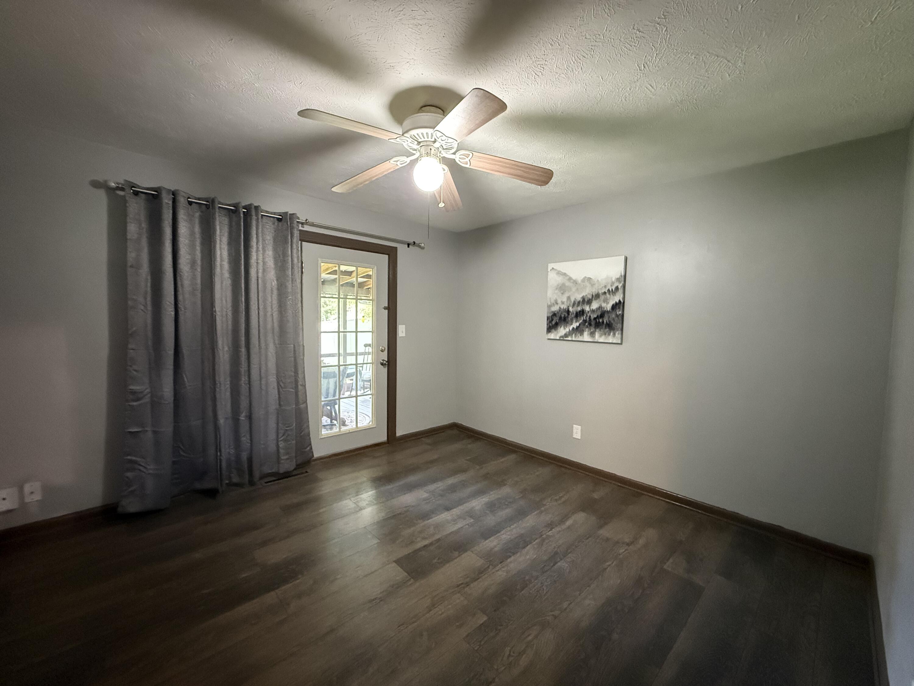 302 East Lindberg Street Property Photo 17