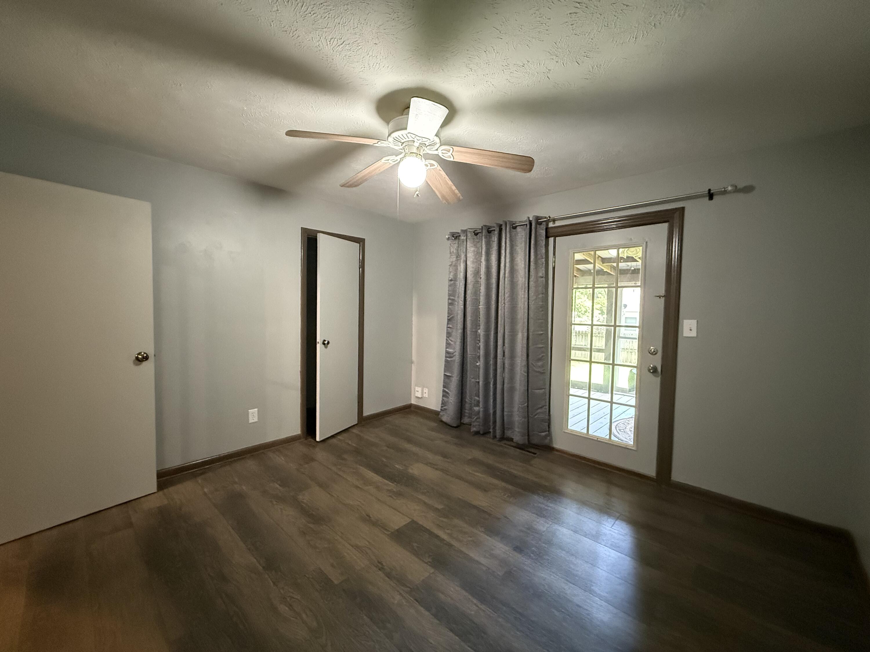 302 East Lindberg Street Property Photo 20