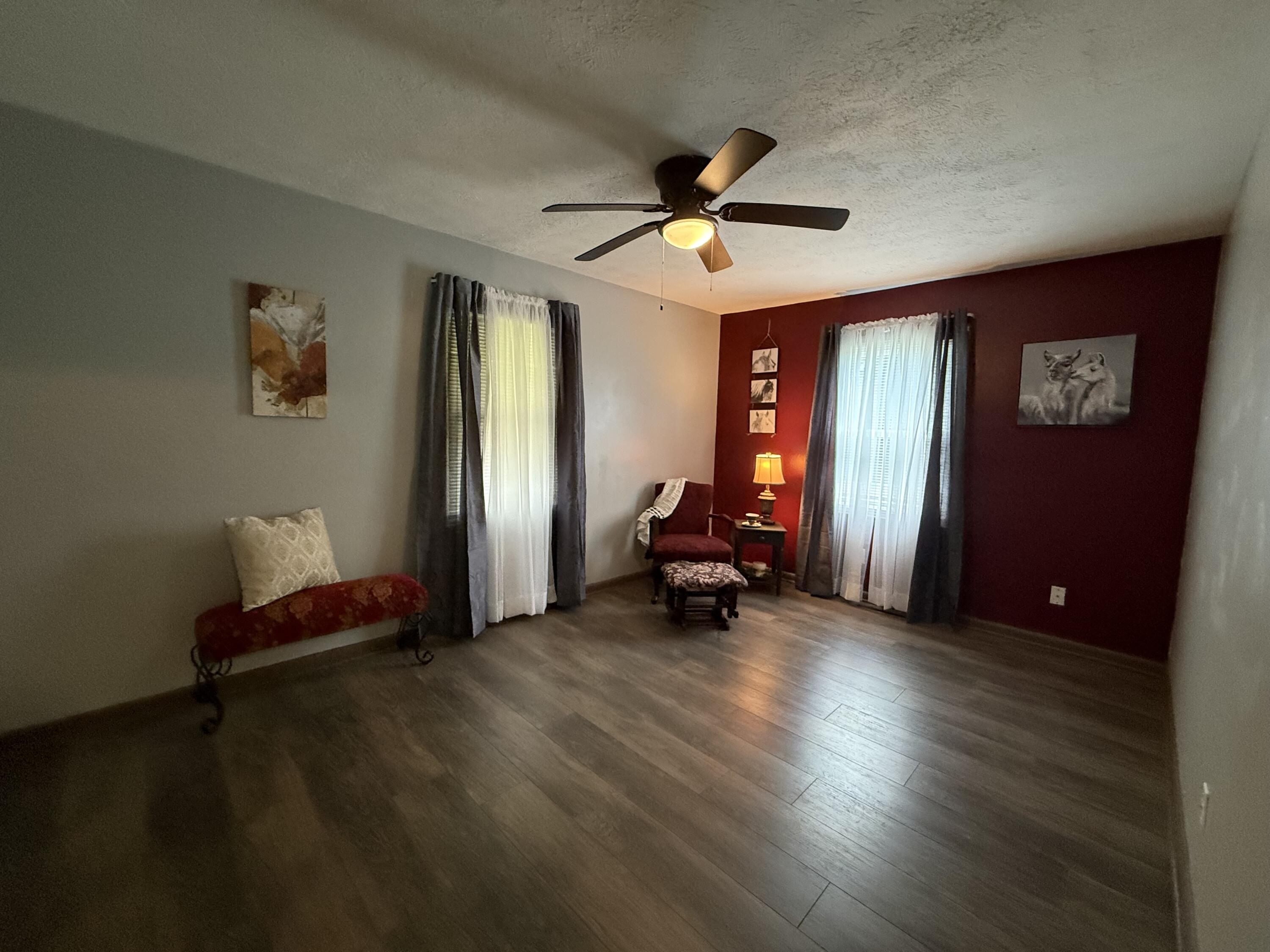 302 East Lindberg Street Property Photo 23