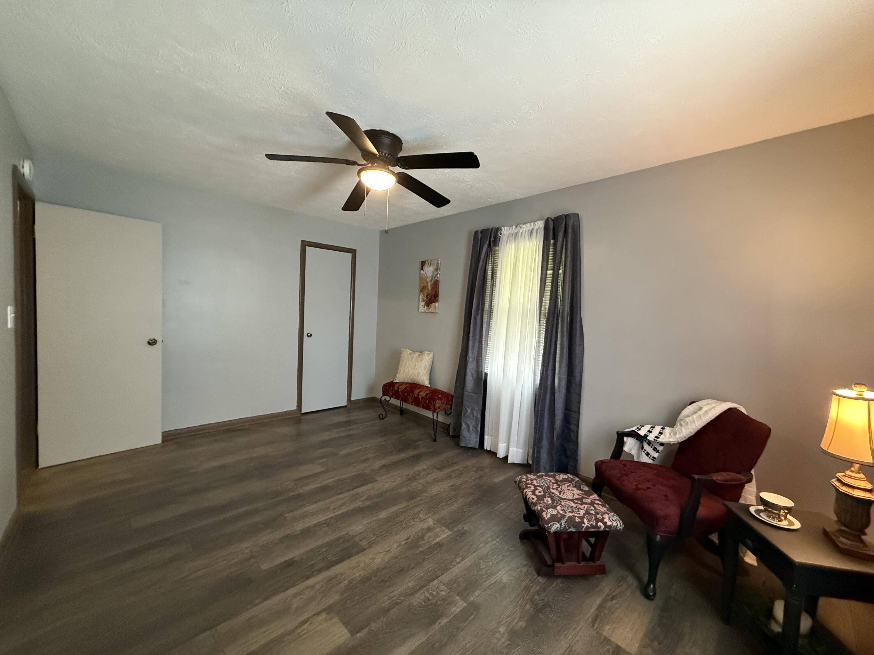 302 East Lindberg Street Property Photo 25
