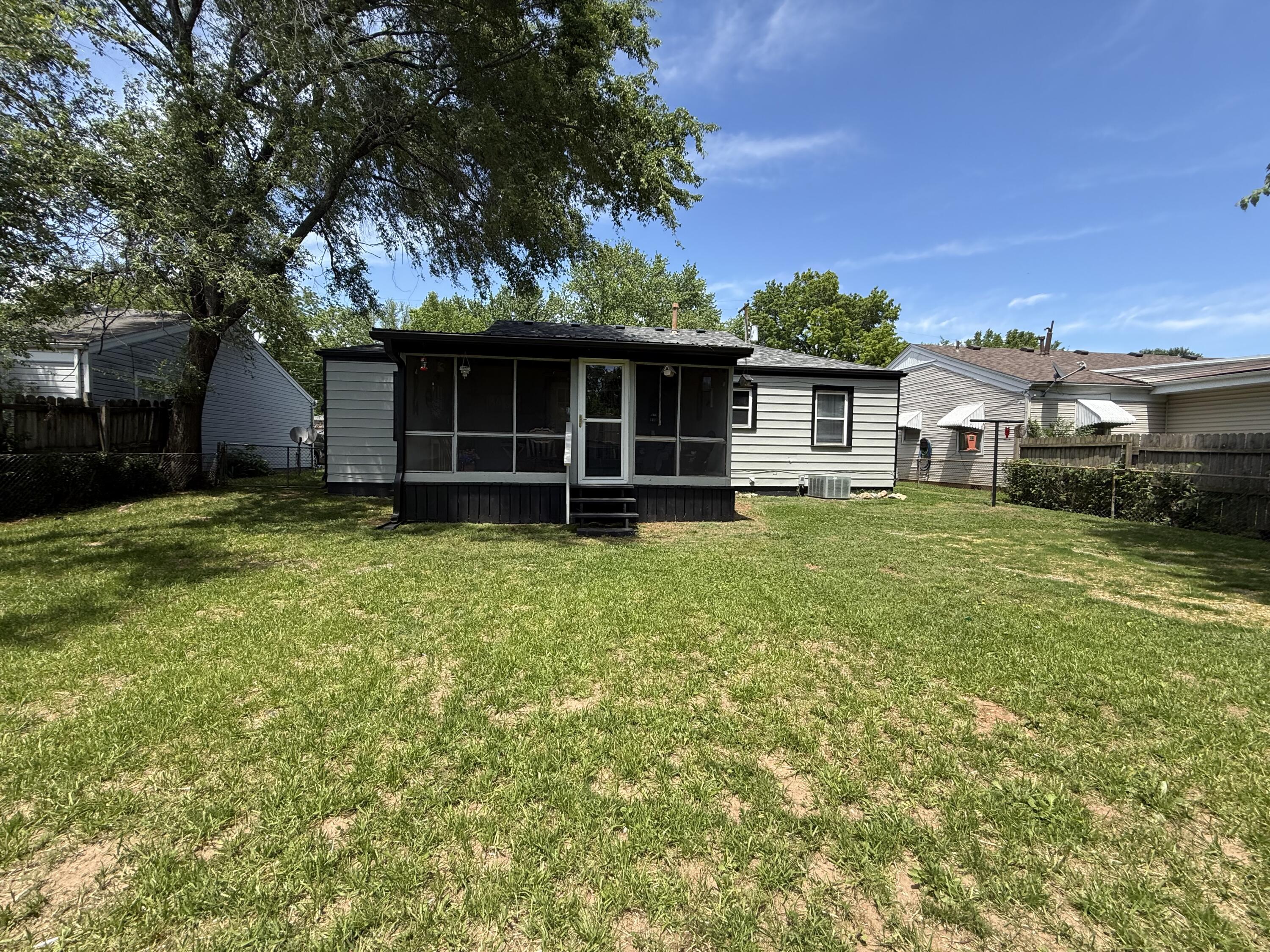 302 East Lindberg Street Property Photo 26