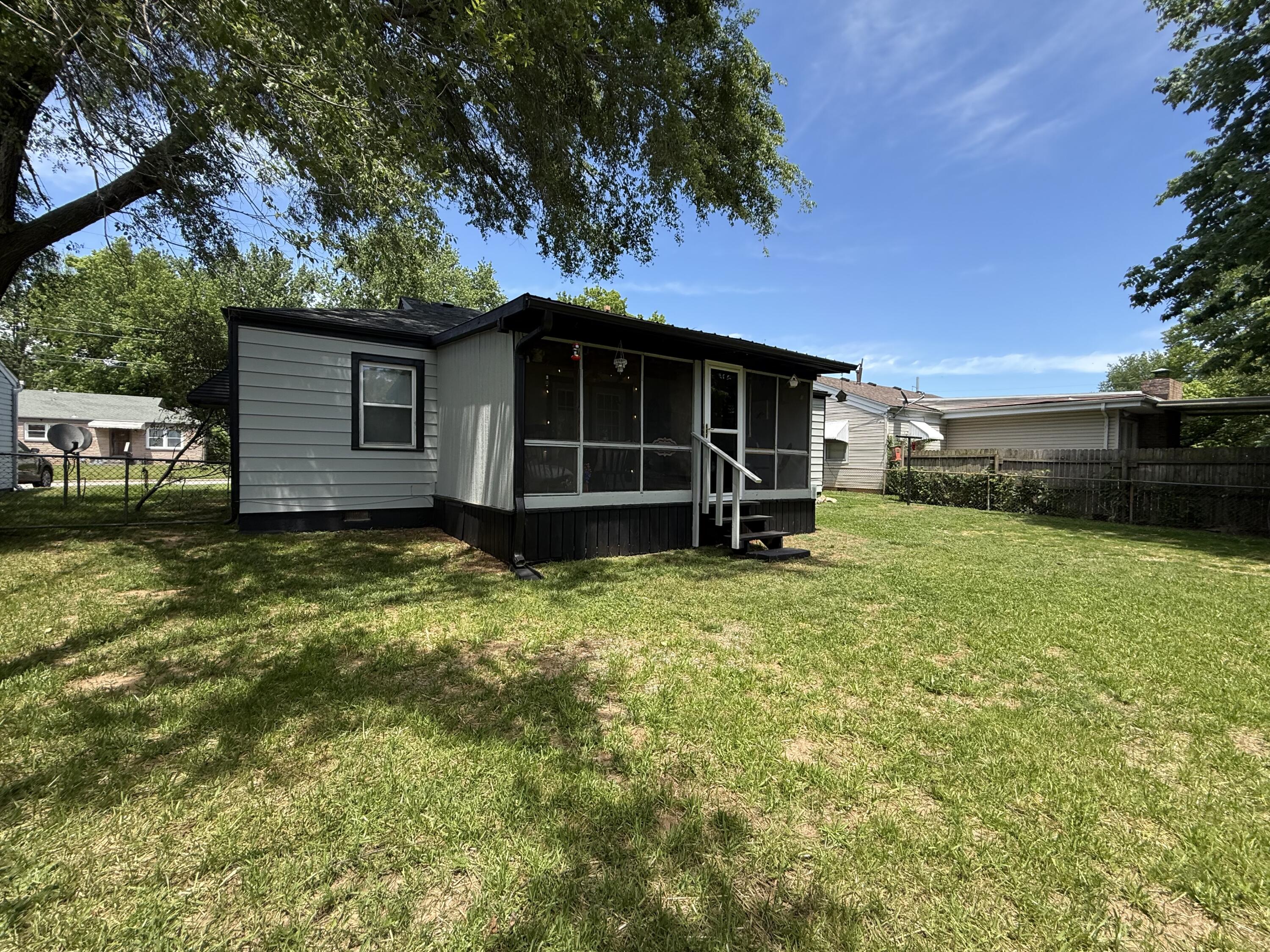 302 East Lindberg Street Property Photo 27