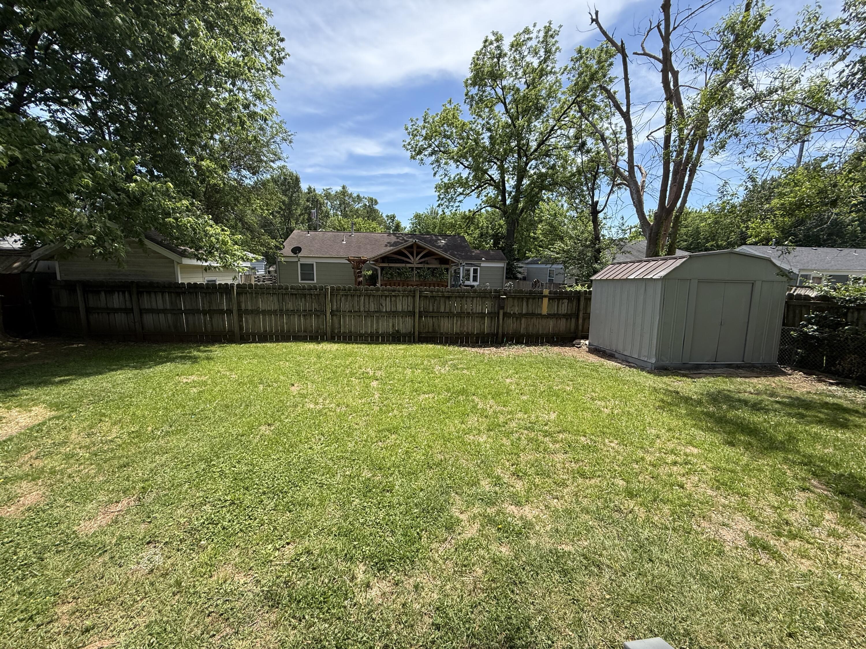 302 East Lindberg Street Property Photo 28