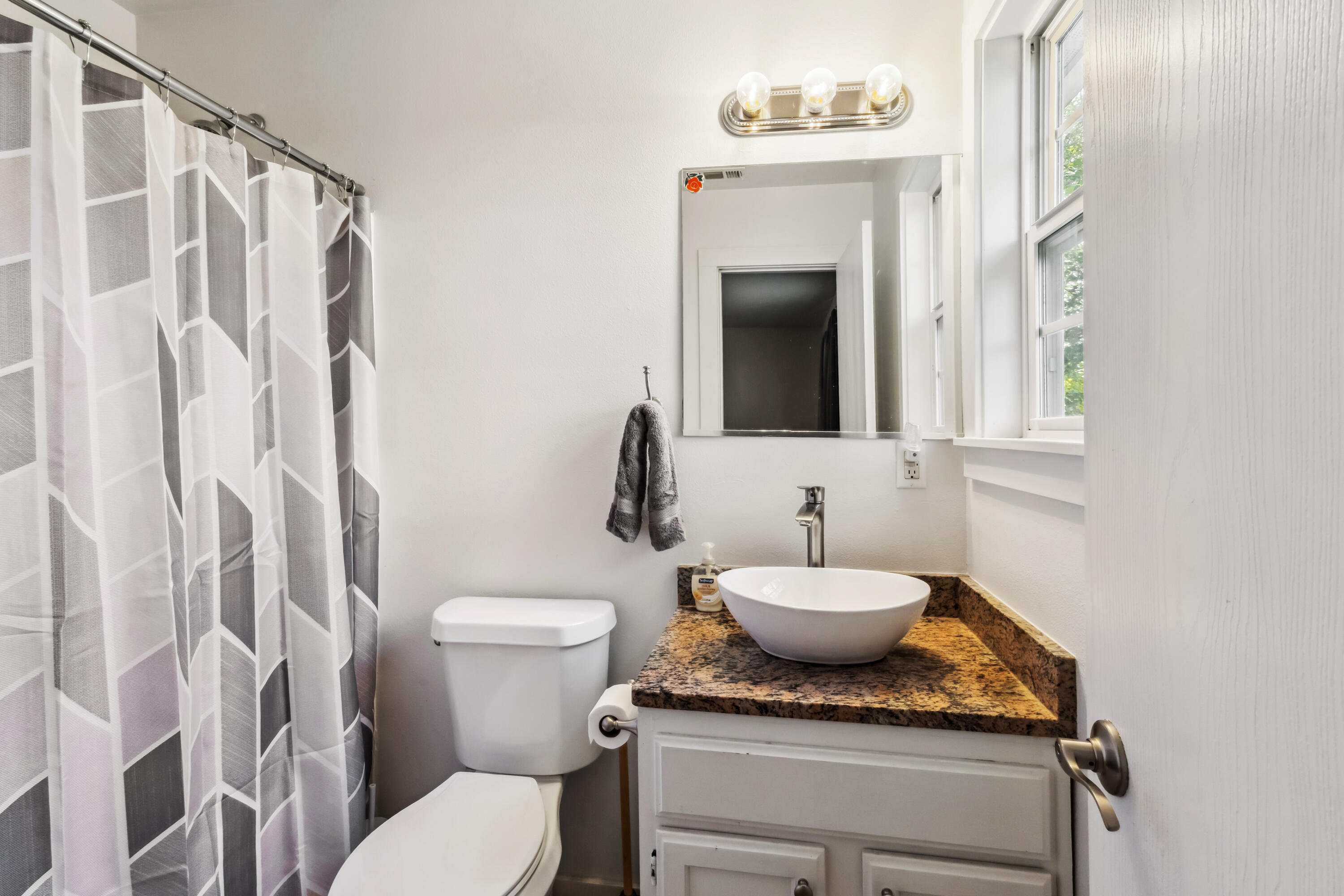 7886 Burns Street Property Photo 10