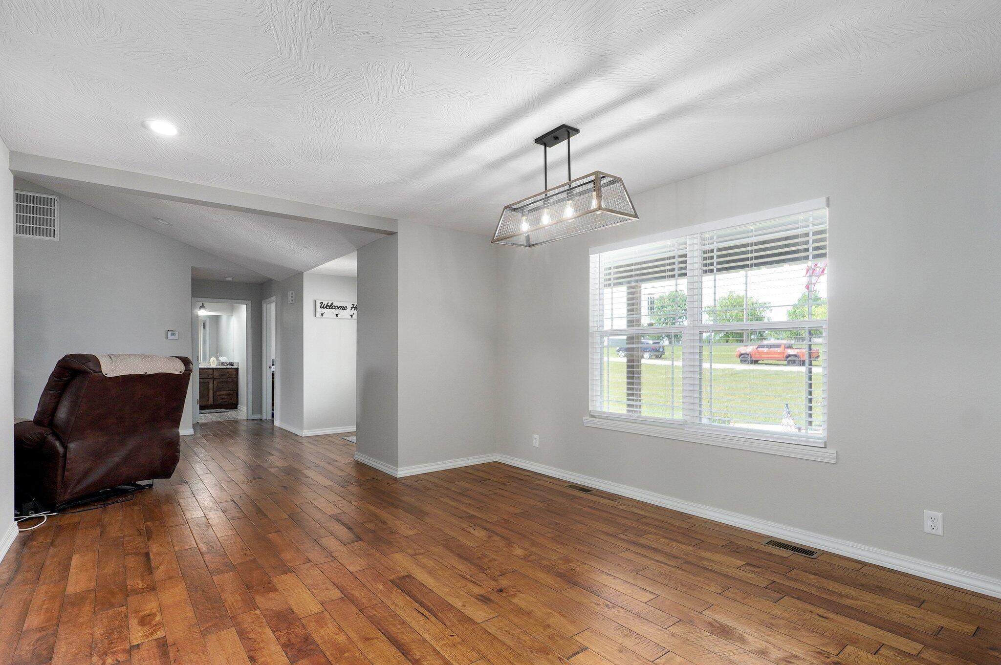 8863 Lawrence 2220 Property Photo 8