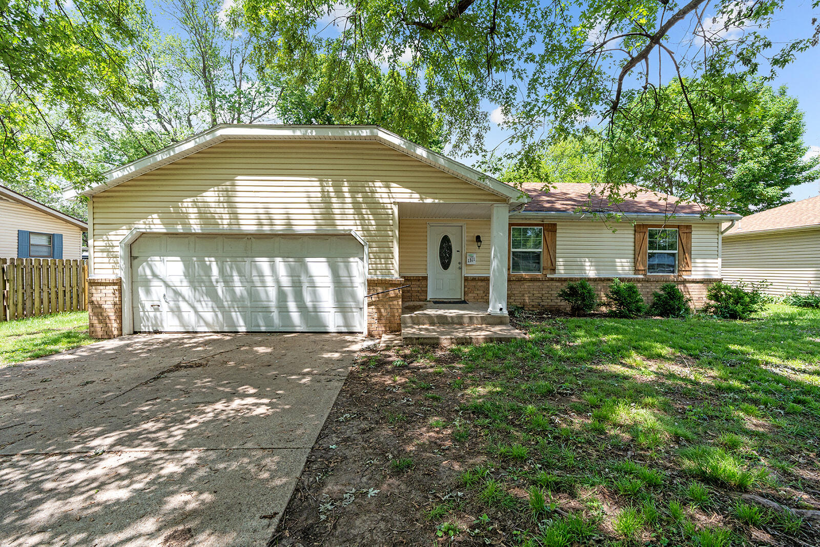 1311 West Crestview Street Property Photo