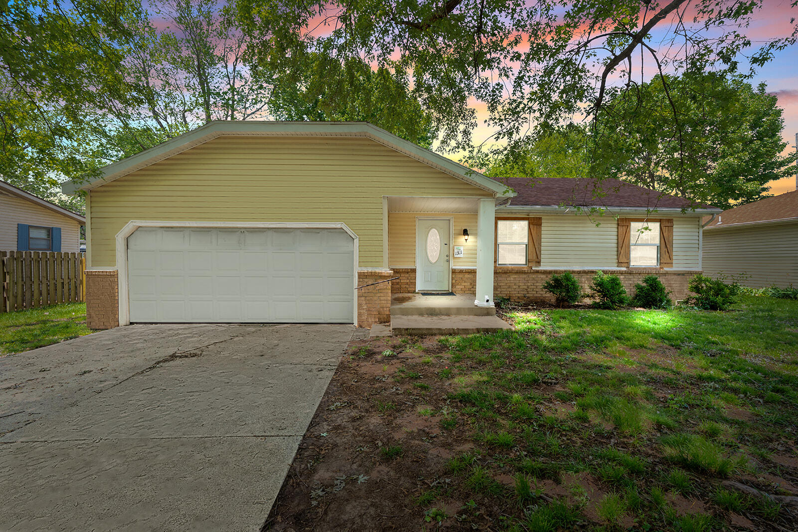 1311 West Crestview Street Property Photo 2