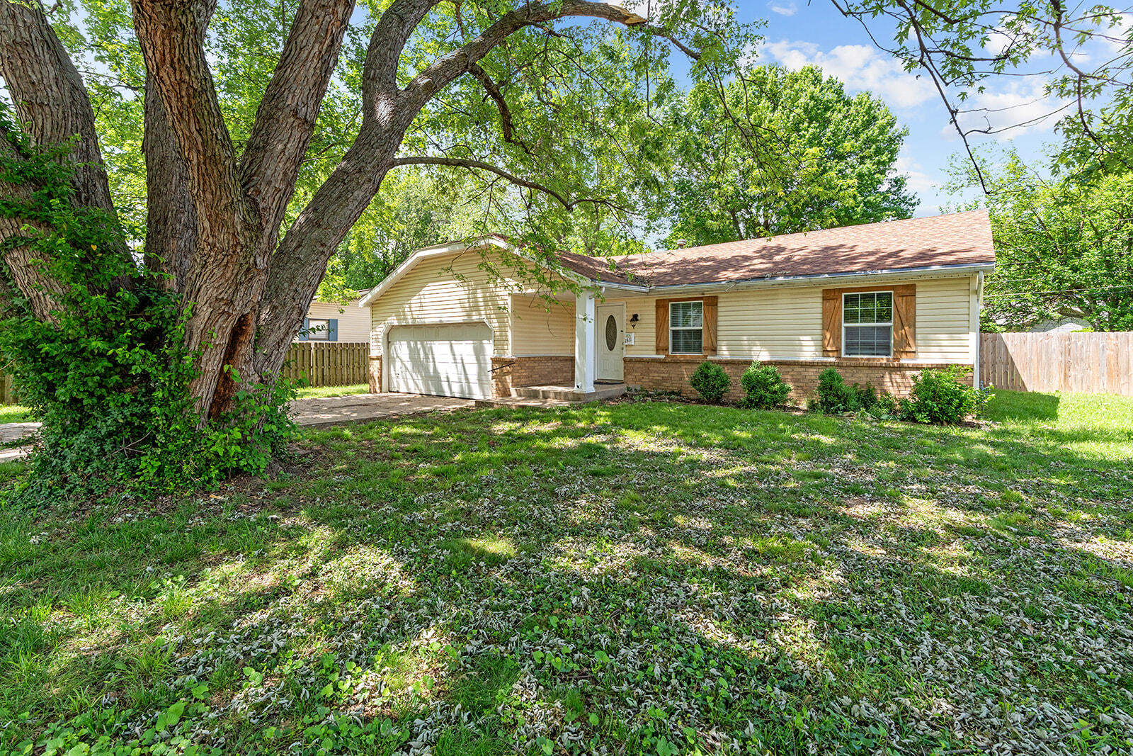 1311 West Crestview Street Property Photo 4