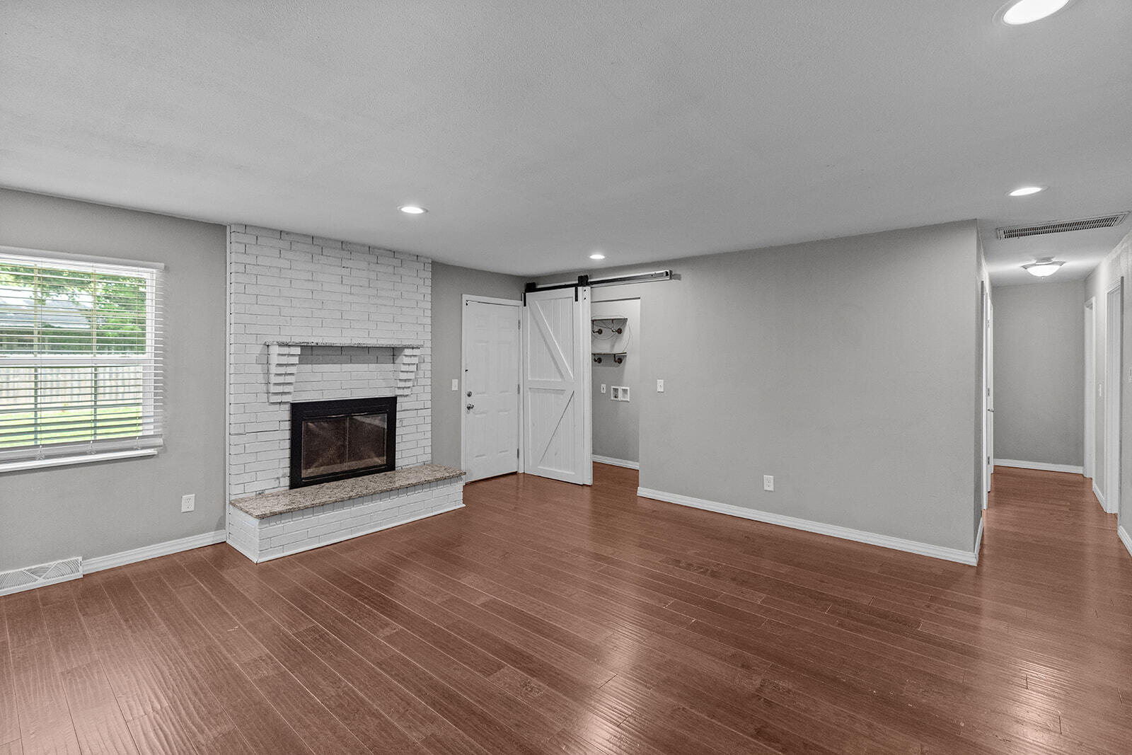 1311 West Crestview Street Property Photo 6