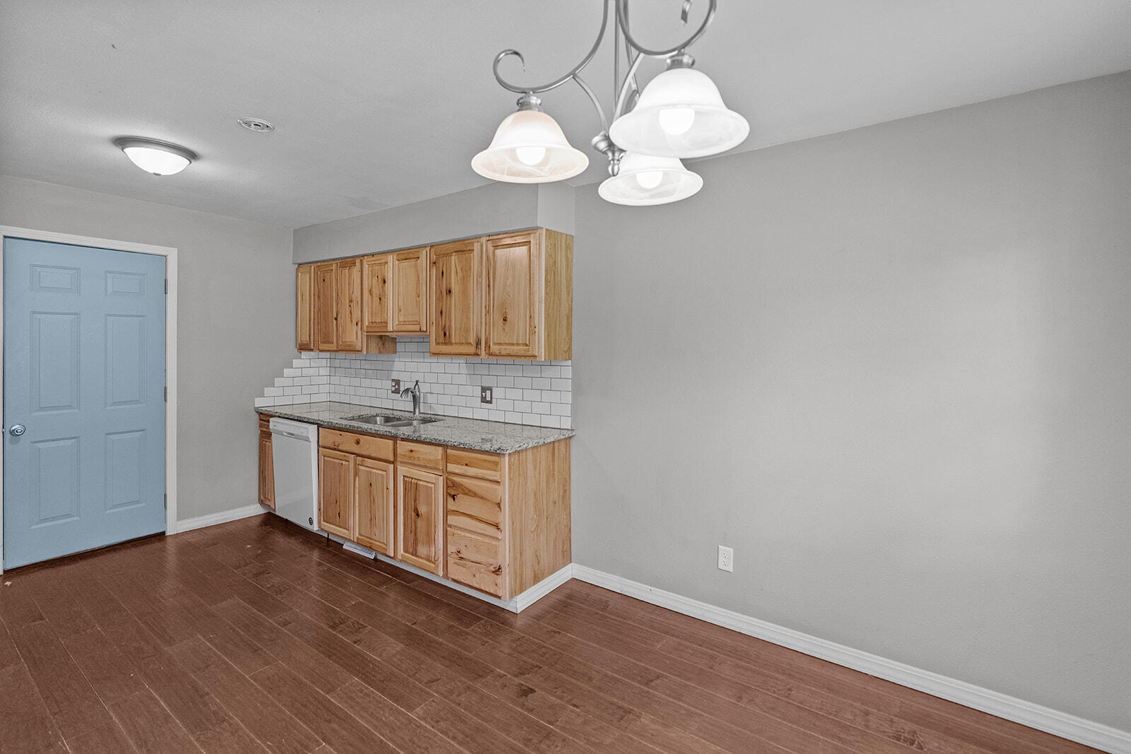 1311 West Crestview Street Property Photo 7