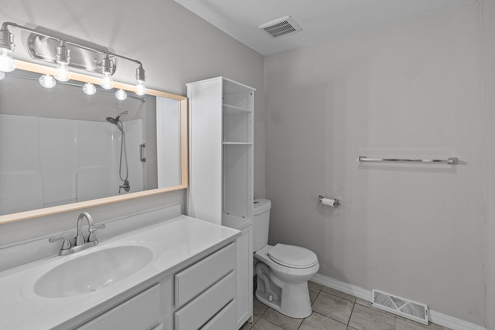 1311 West Crestview Street Property Photo 11