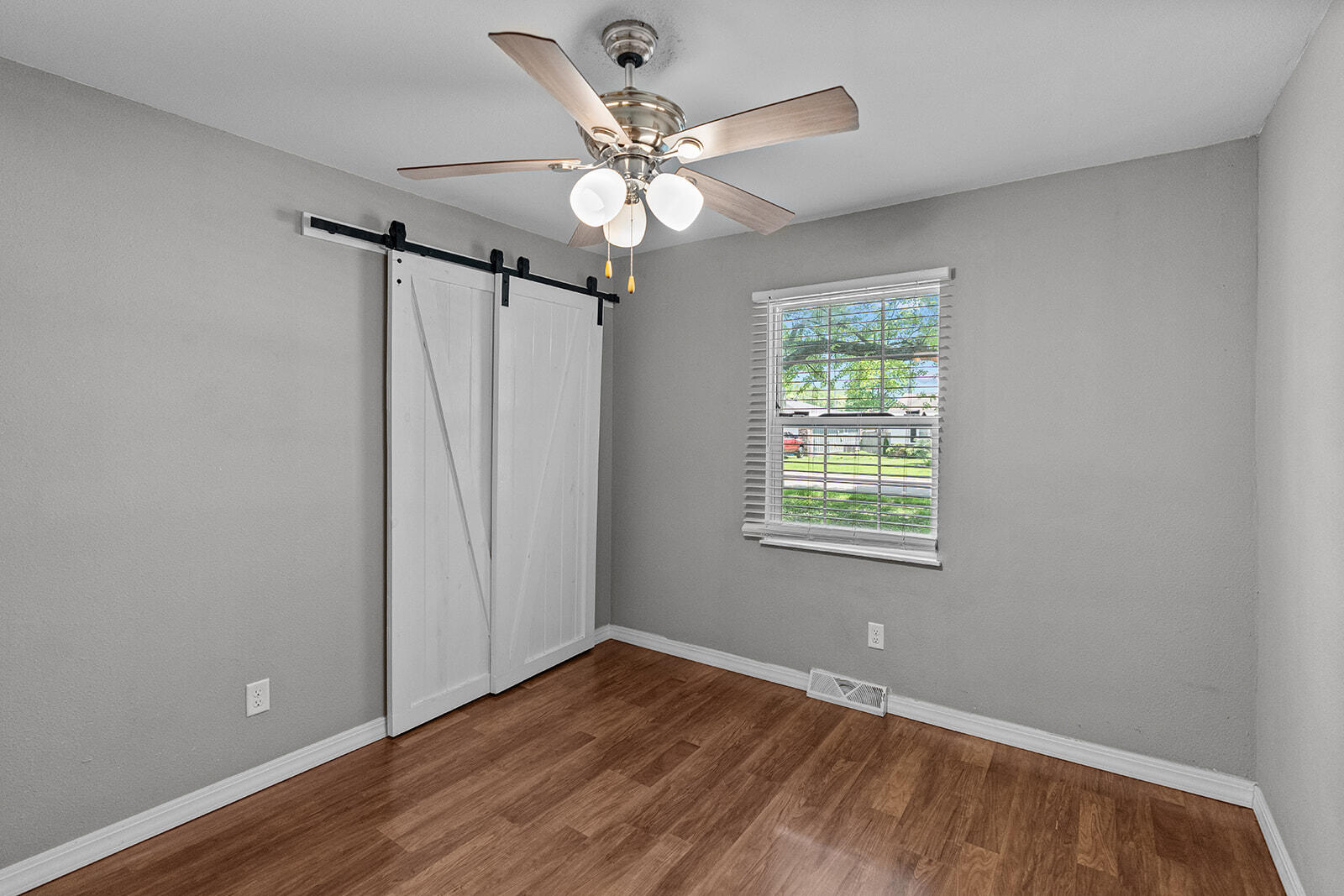 1311 West Crestview Street Property Photo 12