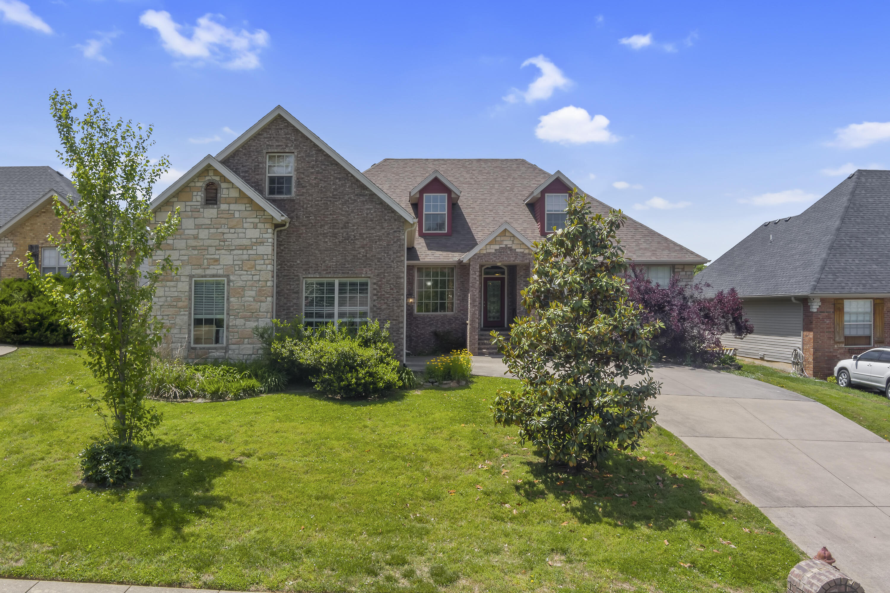 4855 South Tanager Avenue Property Photo 1