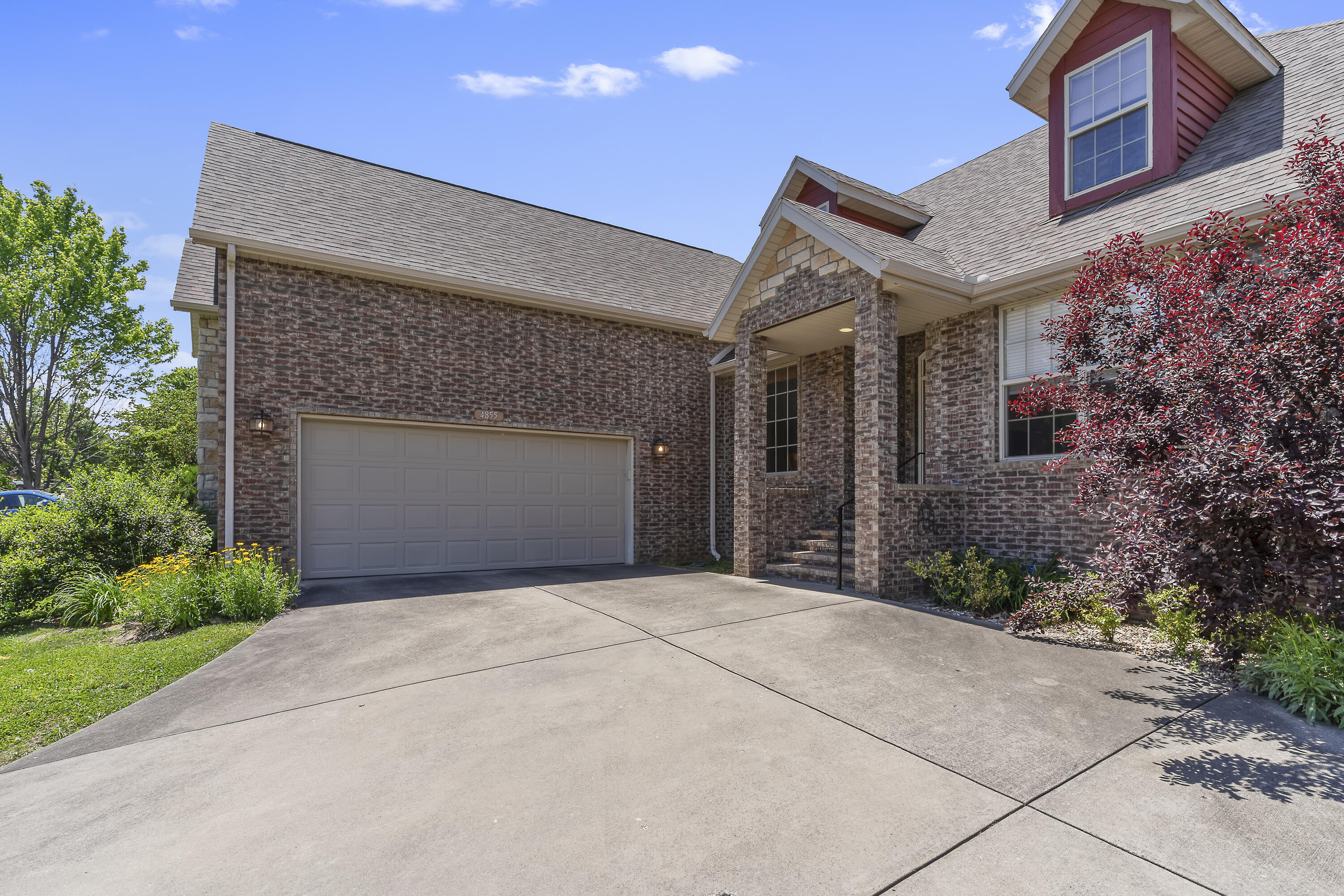 4855 South Tanager Avenue Property Photo 6