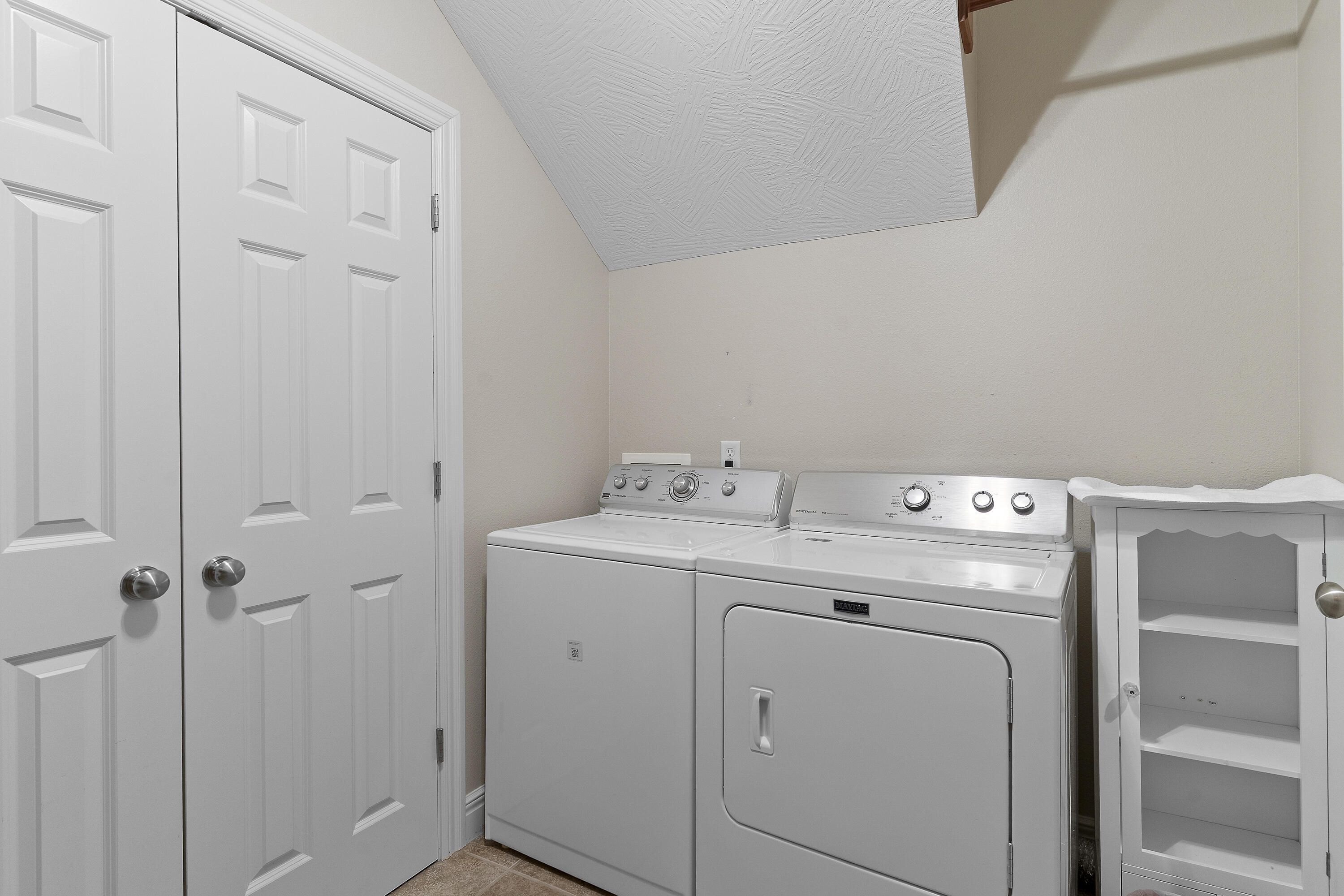 4855 South Tanager Avenue Property Photo 34
