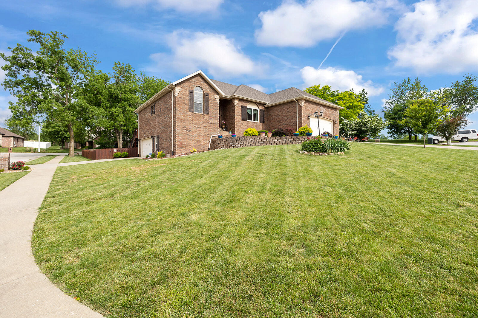 2310 Lakeside Court Property Photo 1