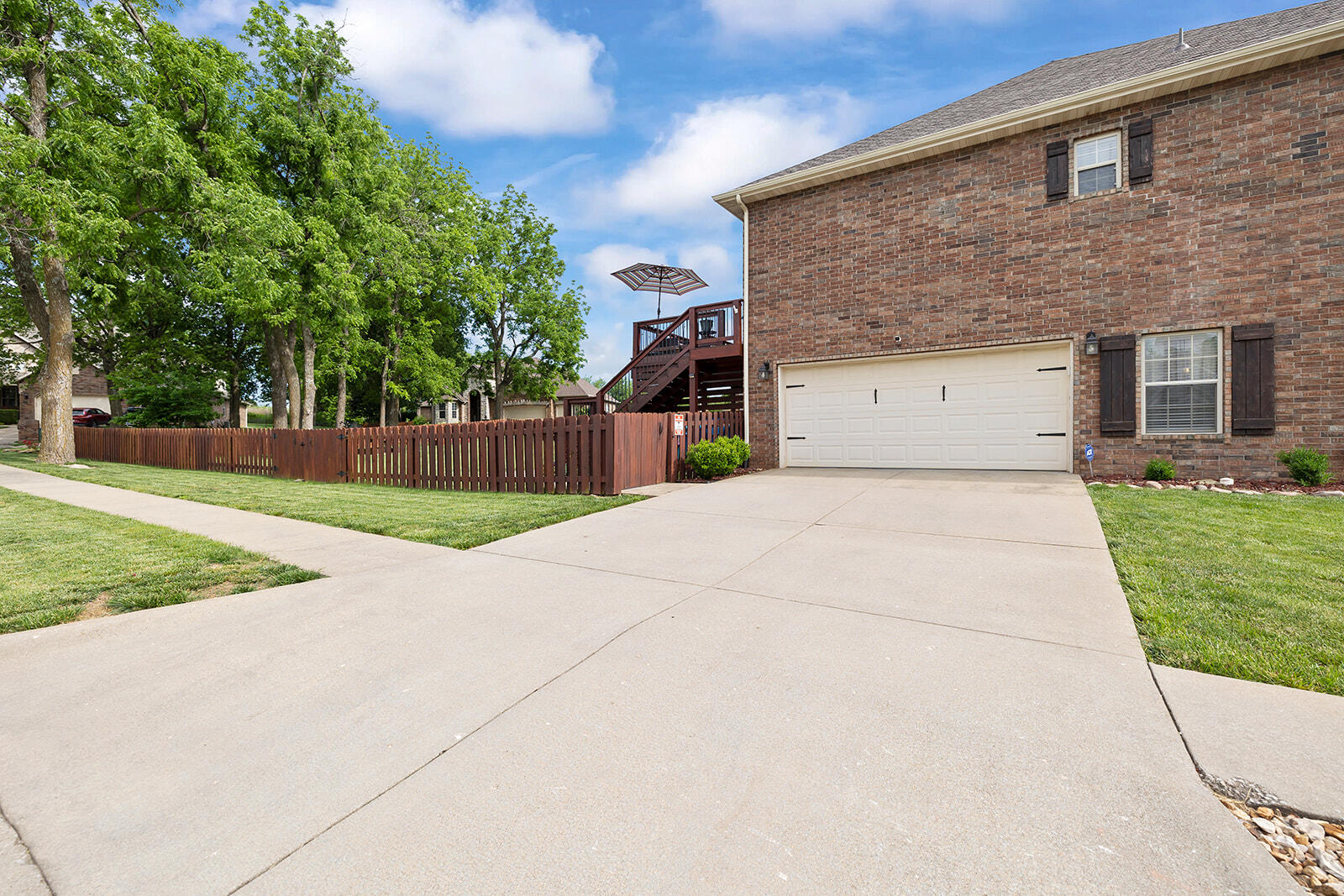 2310 Lakeside Court Property Photo 3