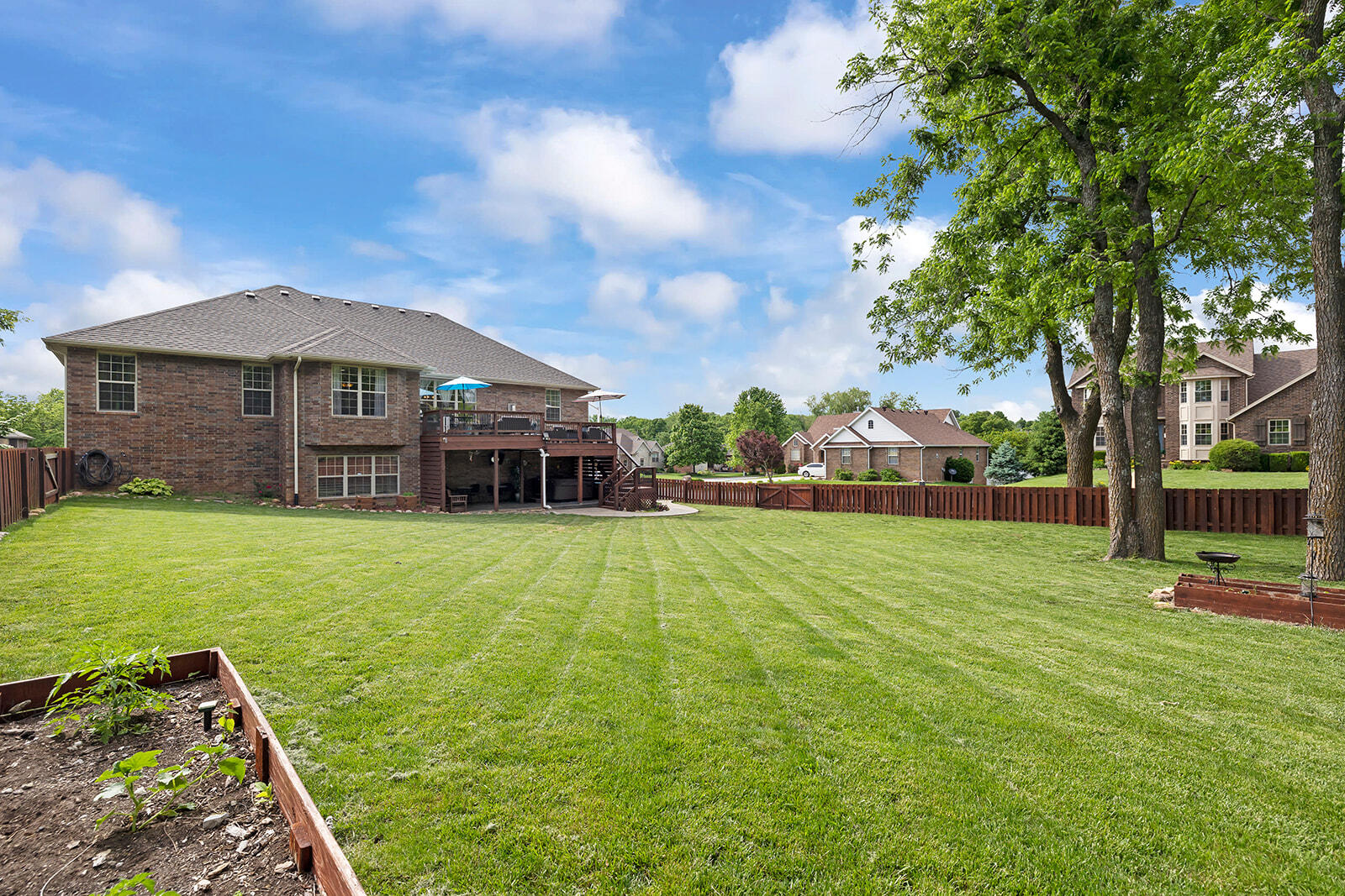 2310 Lakeside Court Property Photo 4