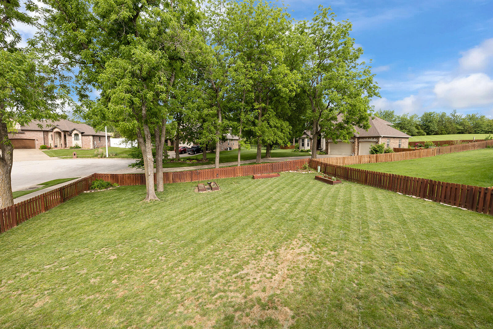 2310 Lakeside Court Property Photo 28