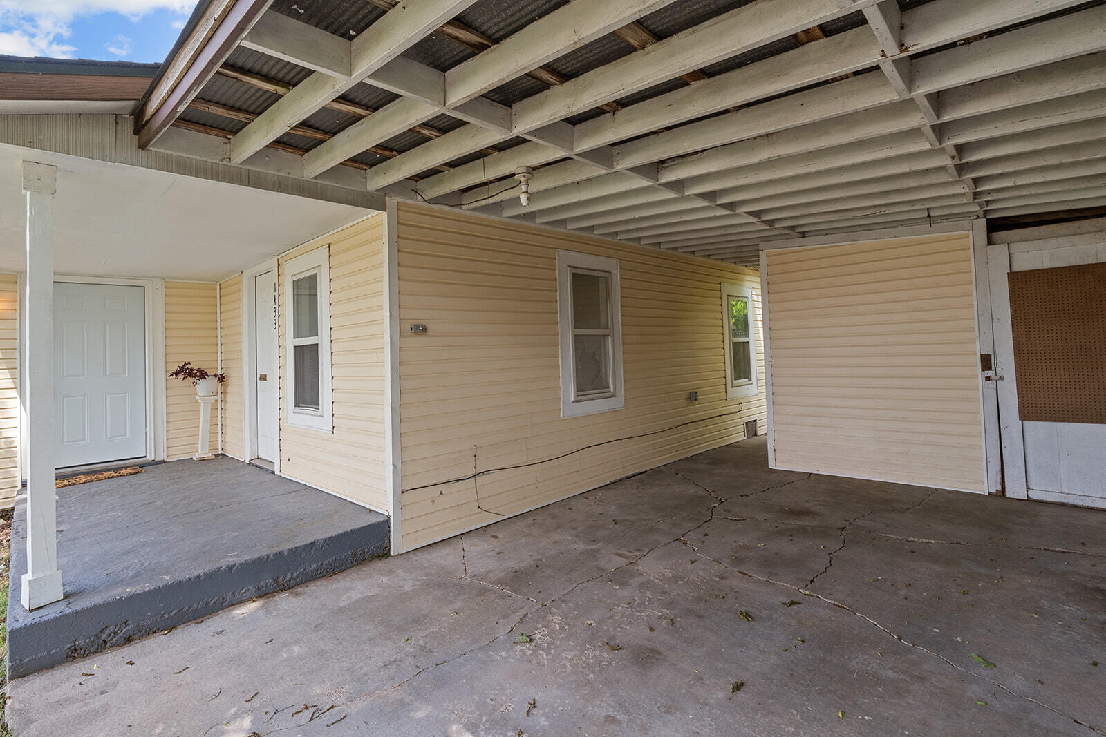 1433 East 24th Street North Property Photo 3