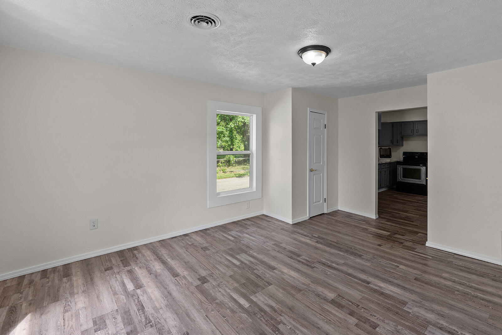 1433 East 24th Street North Property Photo 6