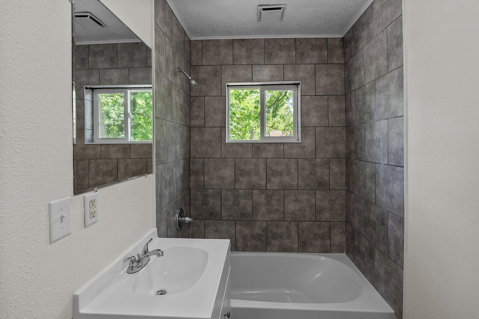 1433 East 24th Street North Property Photo 13