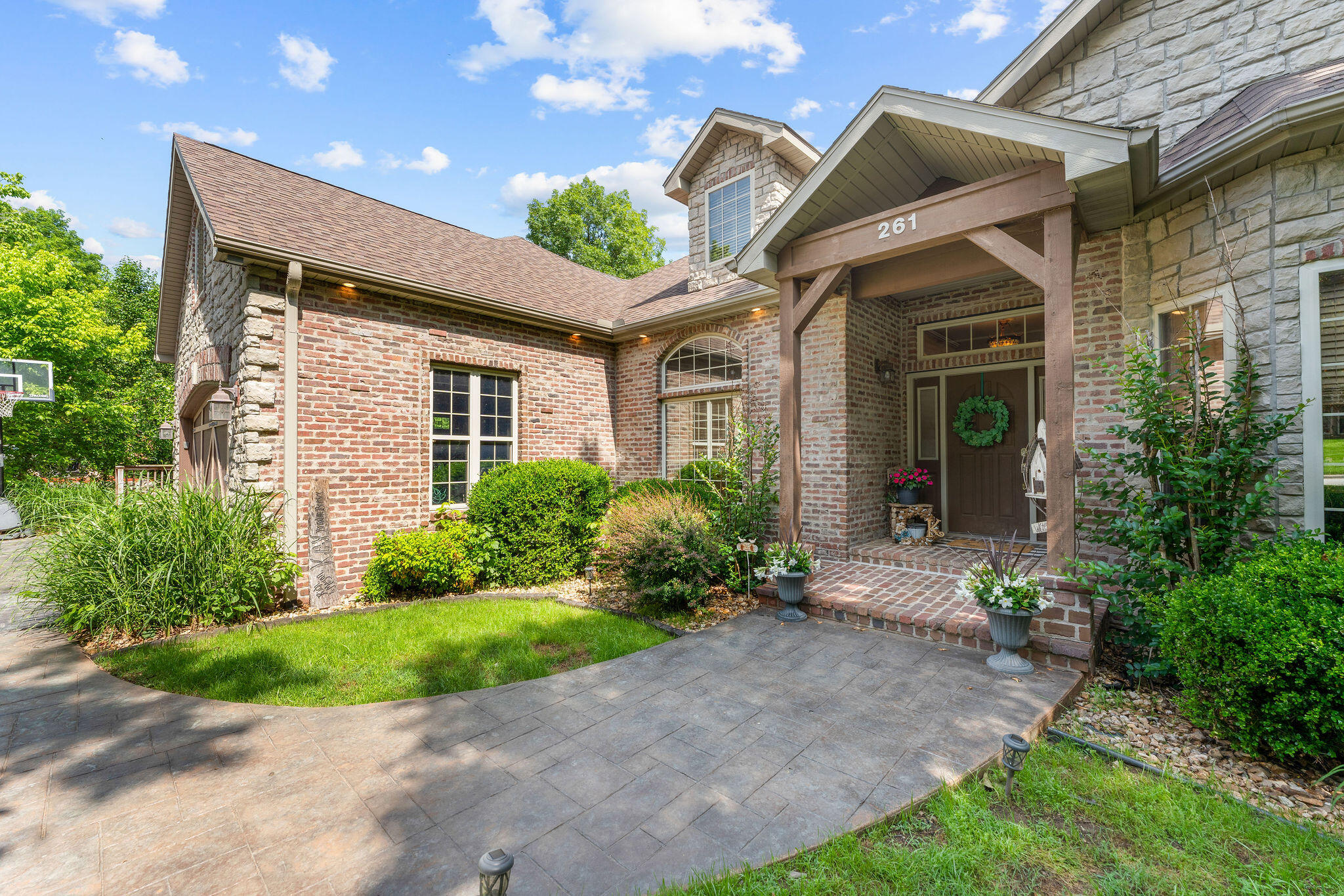 261 Country Bluff Drive Property Photo 6
