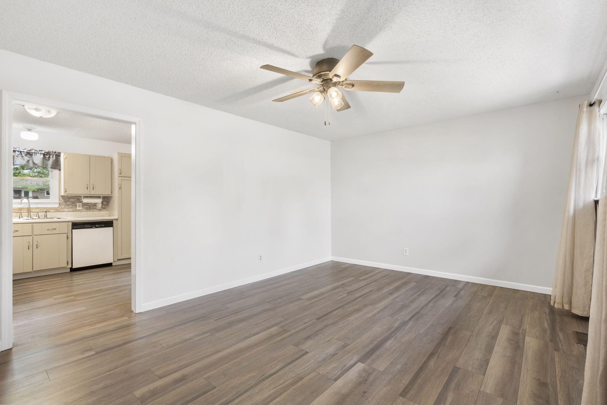 127 Wilson Way Property Photo 7