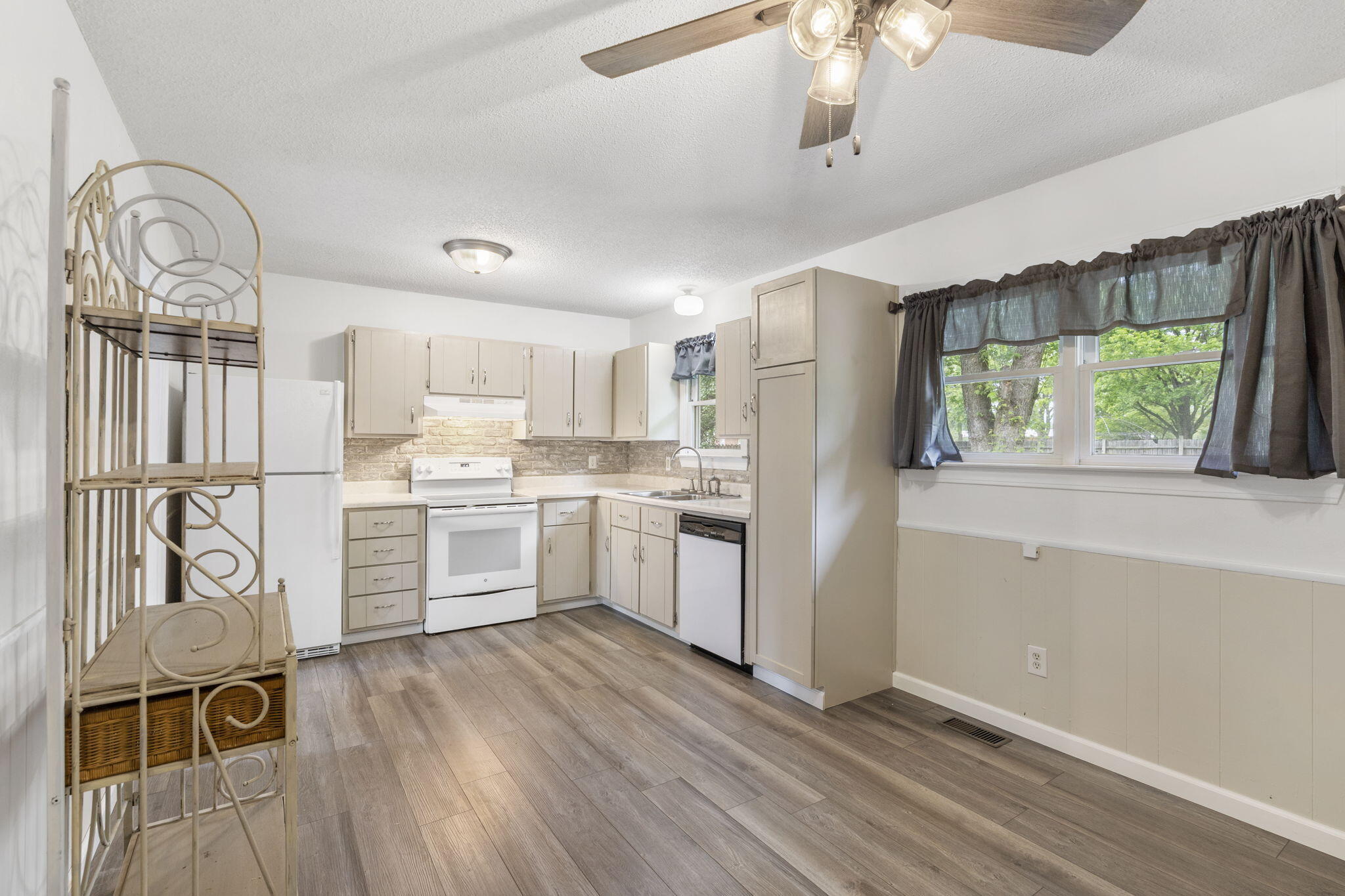 127 Wilson Way Property Photo 11