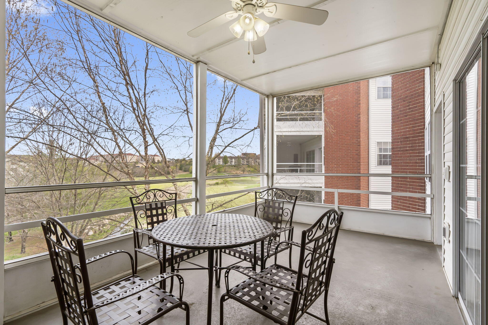 2800 Green Mountain Drive Property Photo 4
