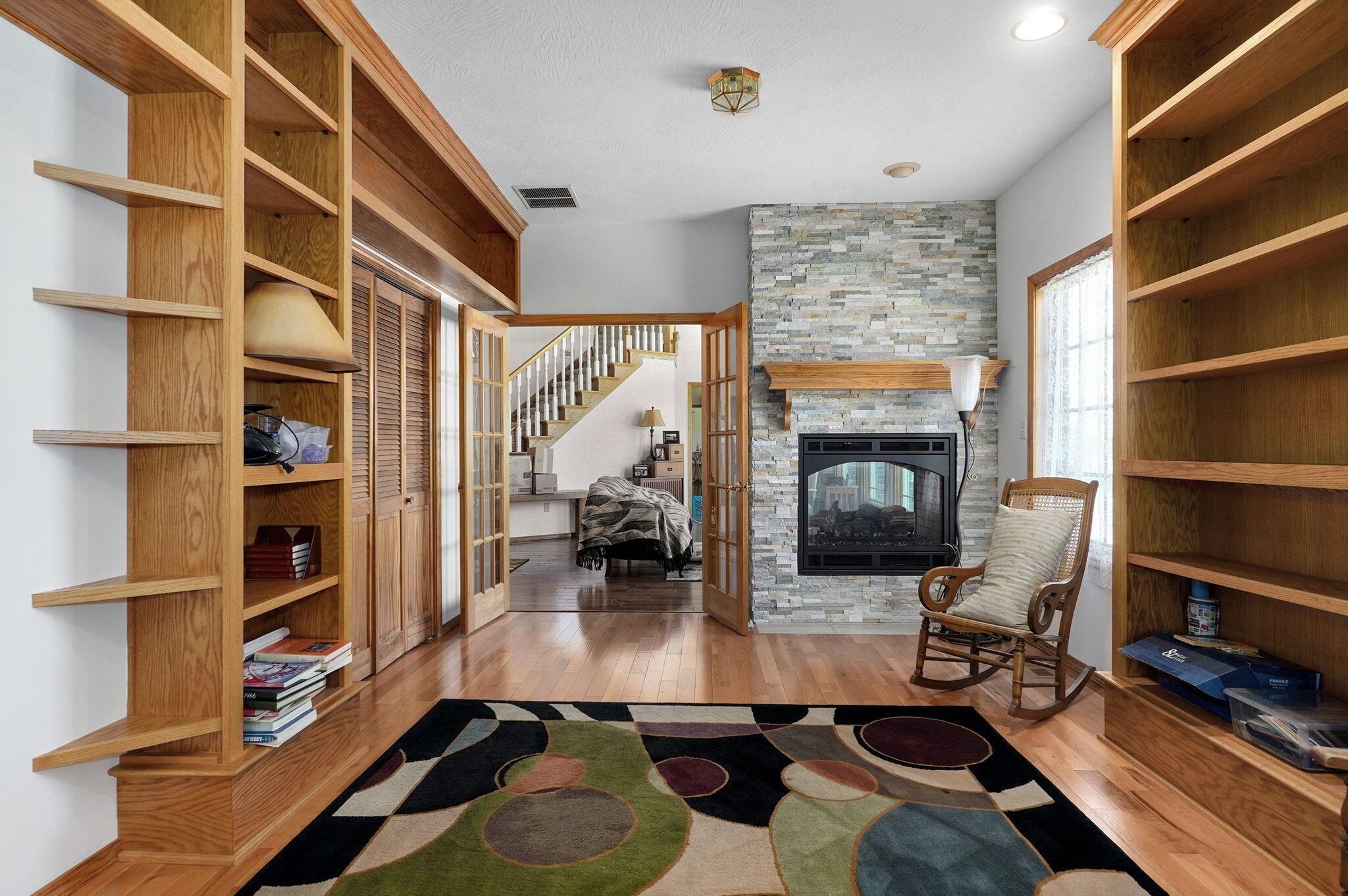 8425 East Farm Road 174 Property Photo 17