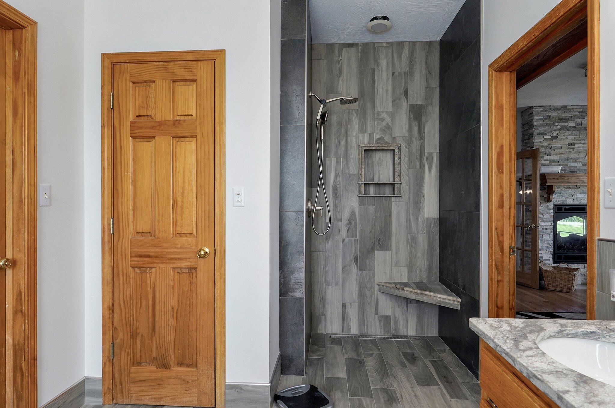 8425 East Farm Road 174 Property Photo 21