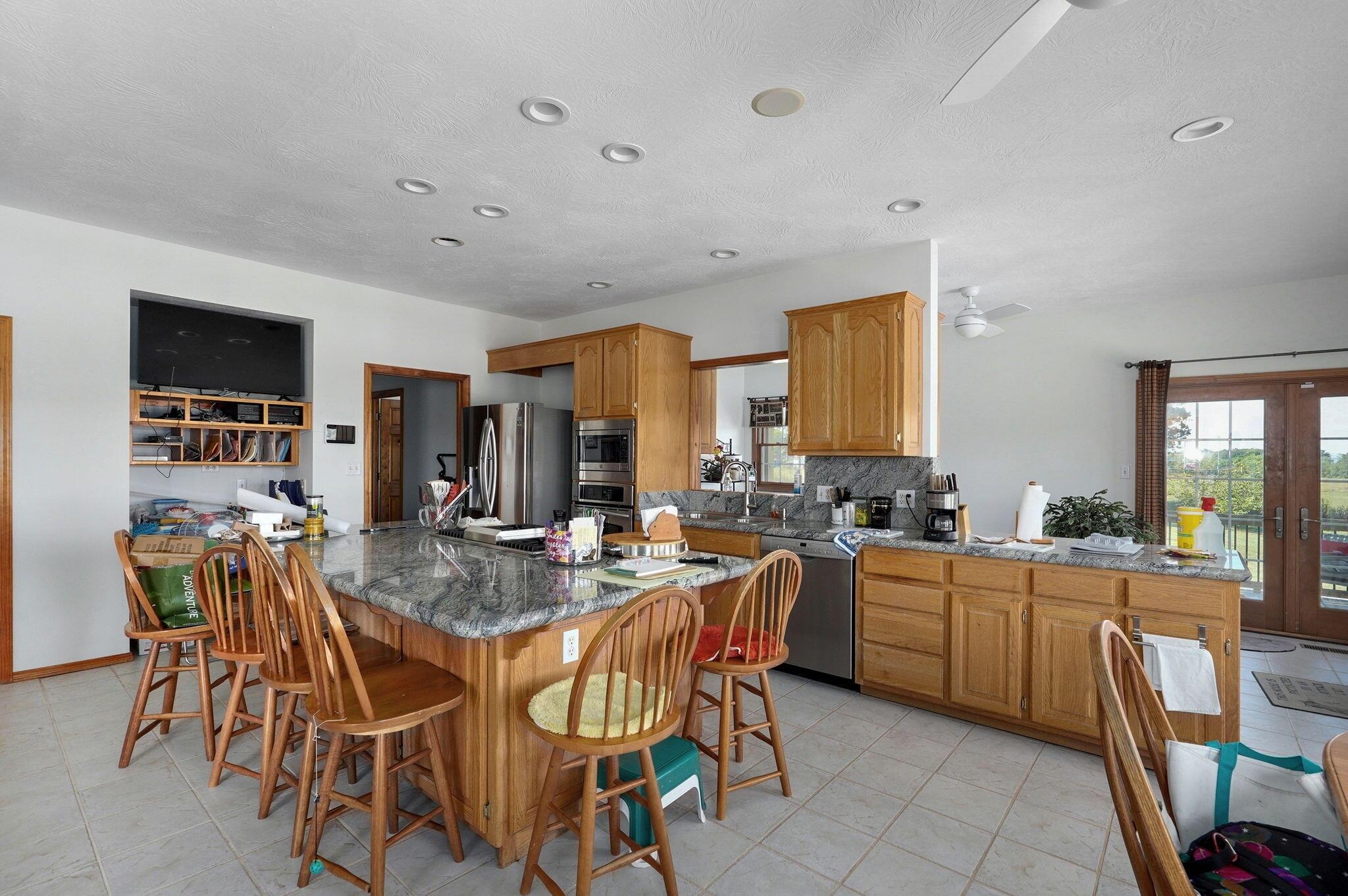8425 East Farm Road 174 Property Photo 24