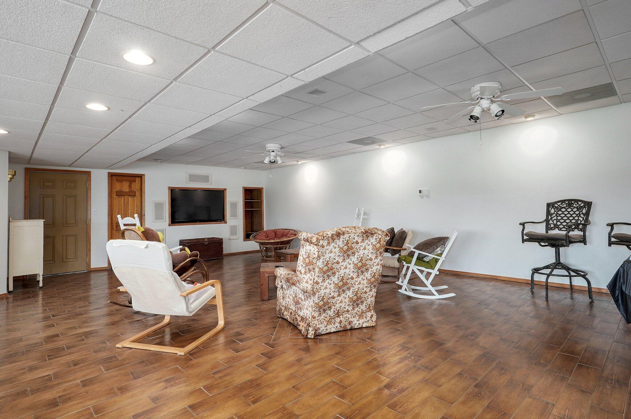 8425 East Farm Road 174 Property Photo 36