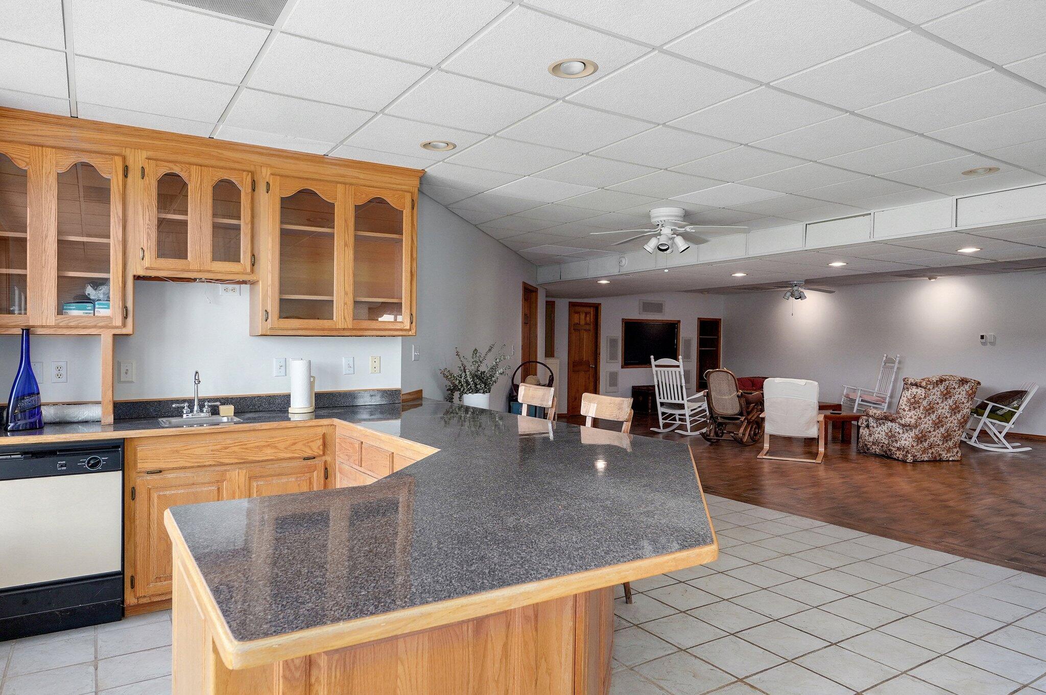 8425 East Farm Road 174 Property Photo 41