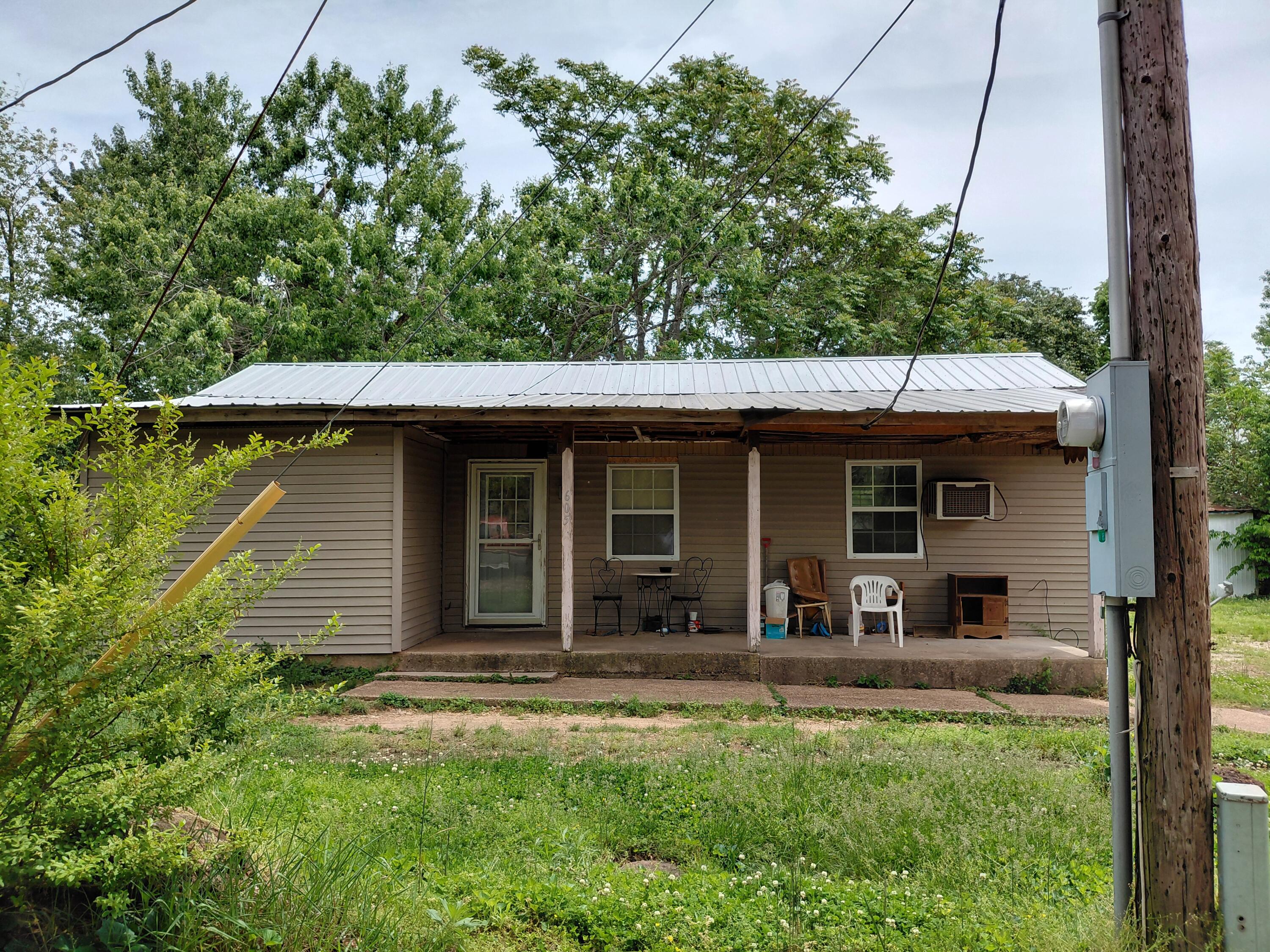 605 North Marr Street Property Photo 1