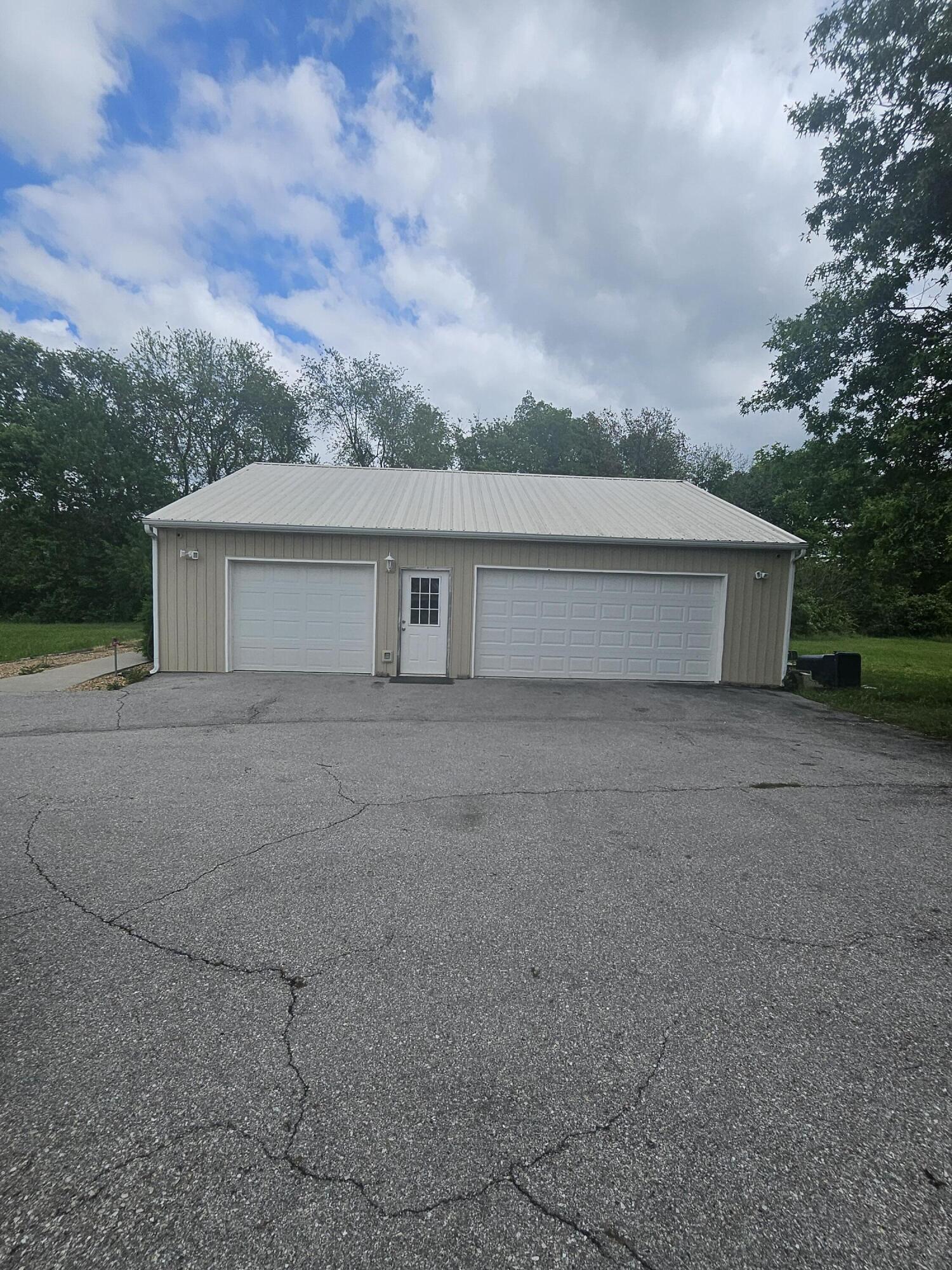 5194 West Sunshine Property Photo 8