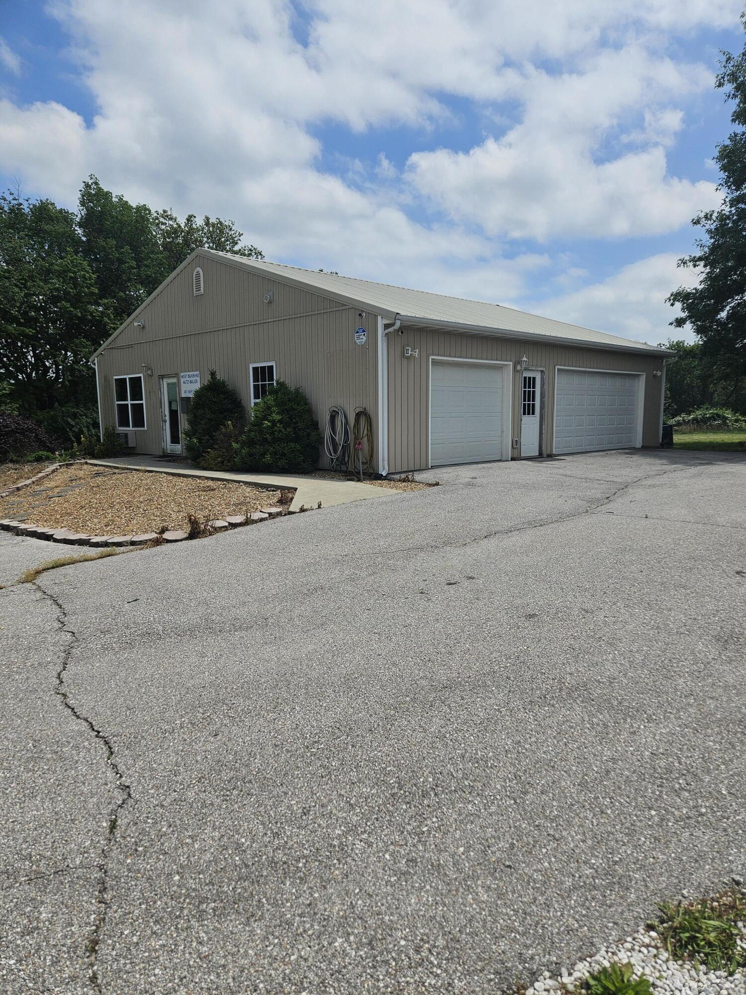 5194 West Sunshine Property Photo 9