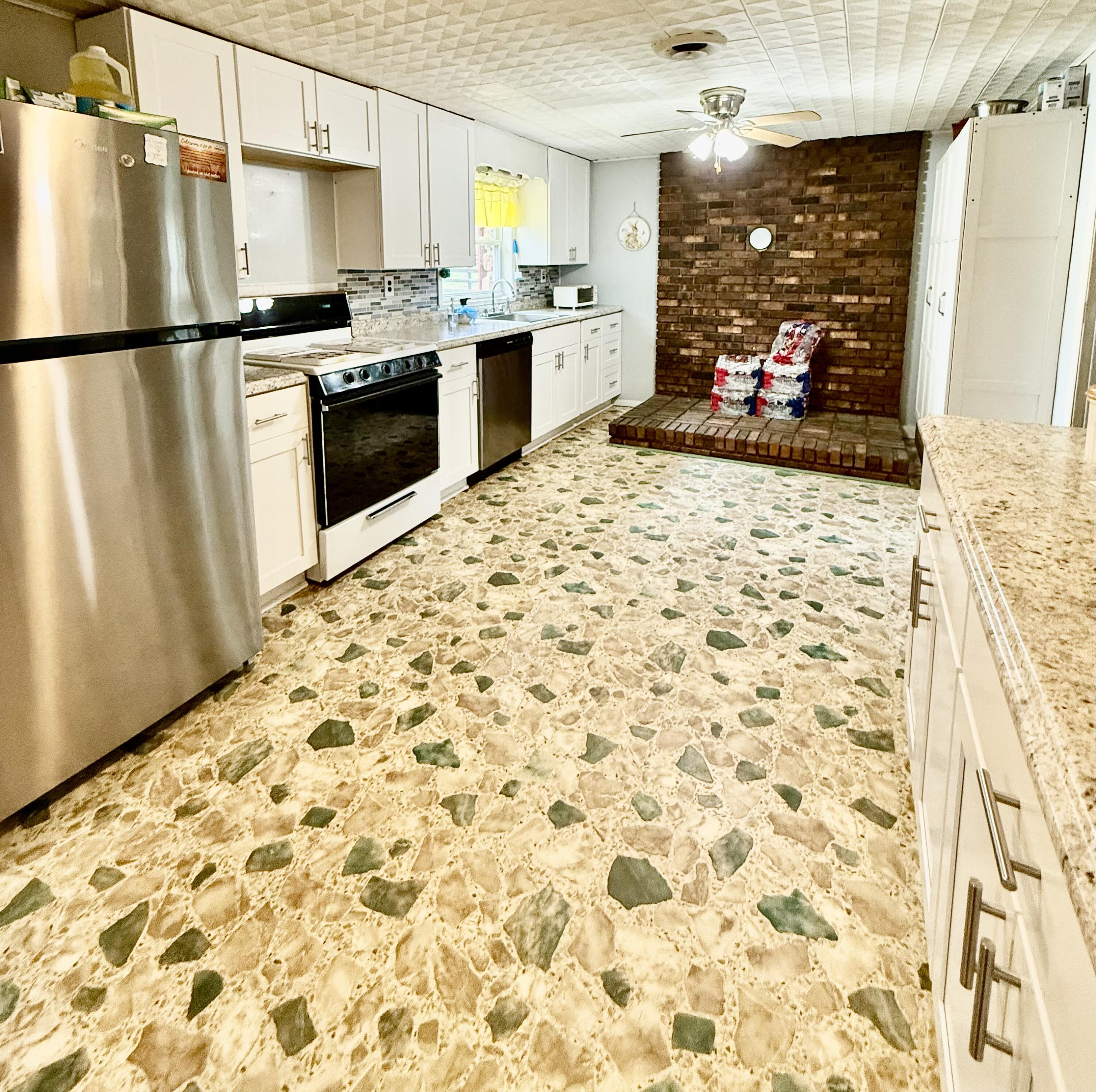 19755 Wildwood Drive Property Photo 10