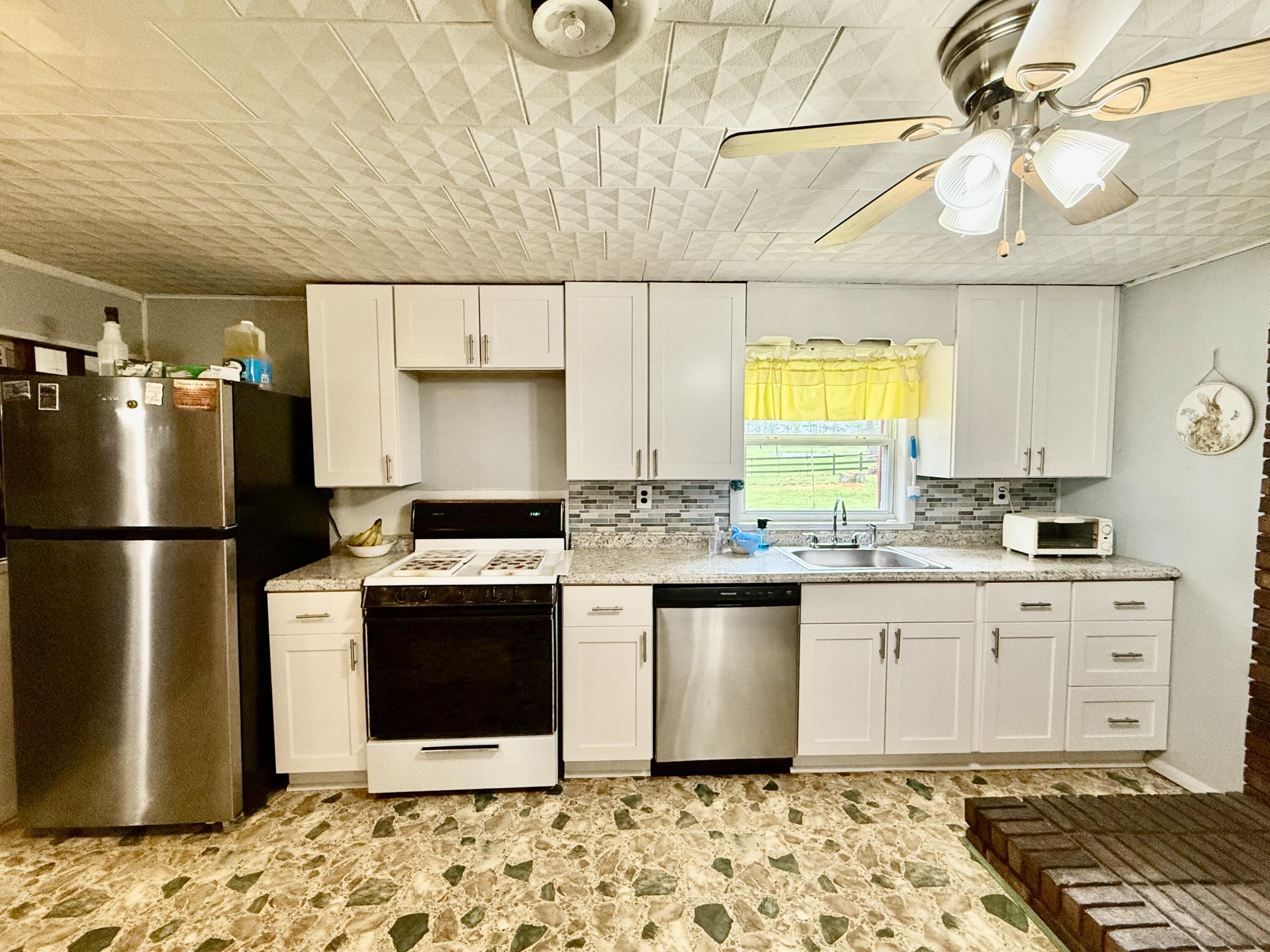 19755 Wildwood Drive Property Photo 11