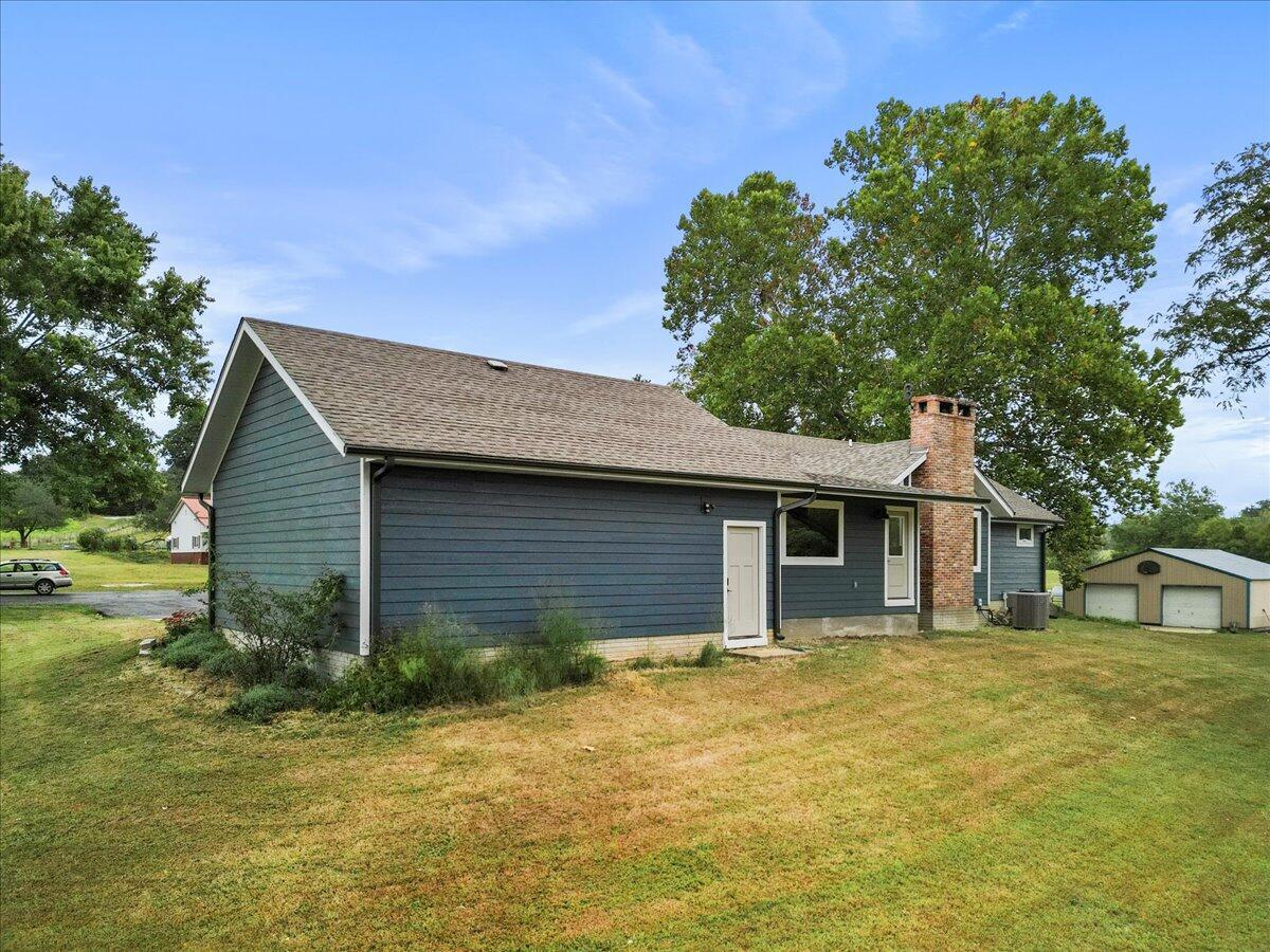 8495 Highway N Property Photo 4