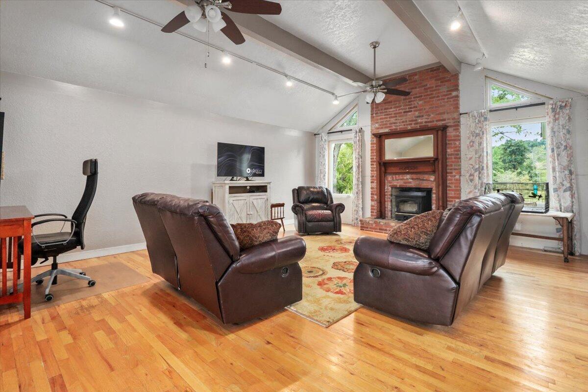 8495 Highway N Property Photo 7
