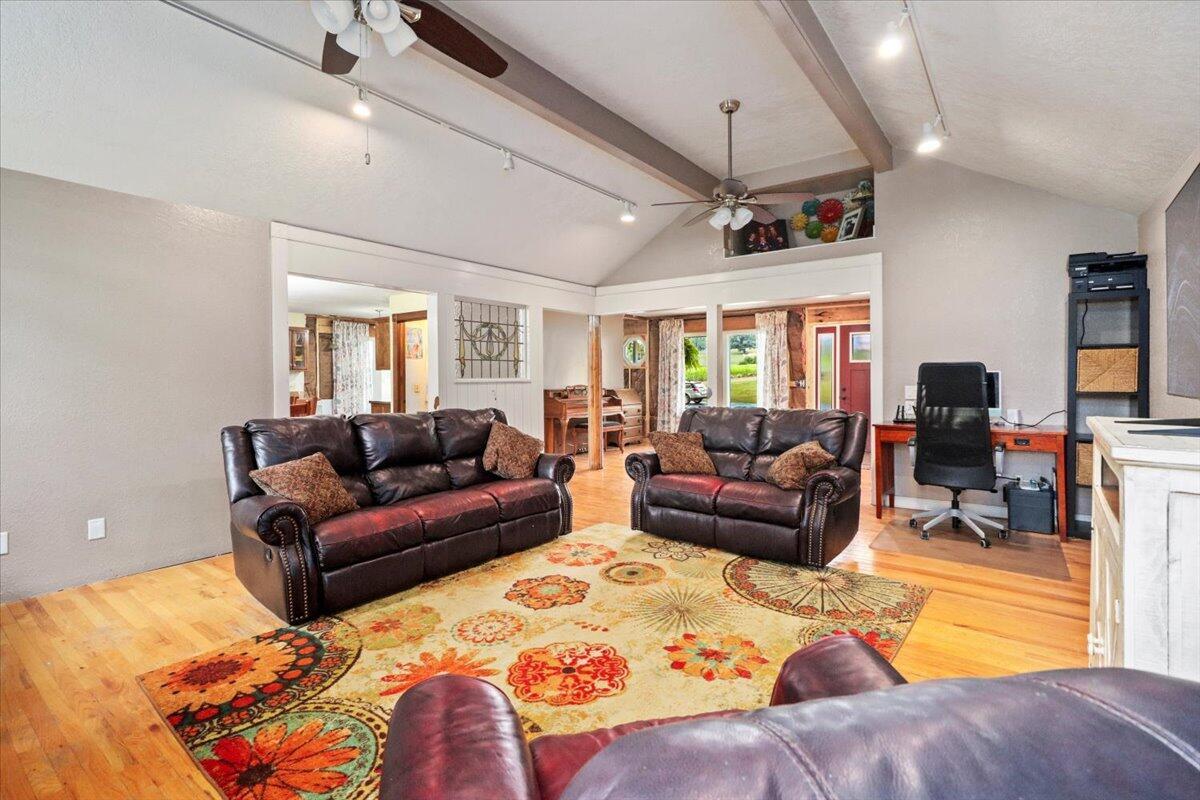 8495 Highway N Property Photo 8