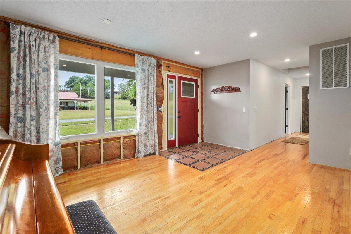 8495 Highway N Property Photo 9